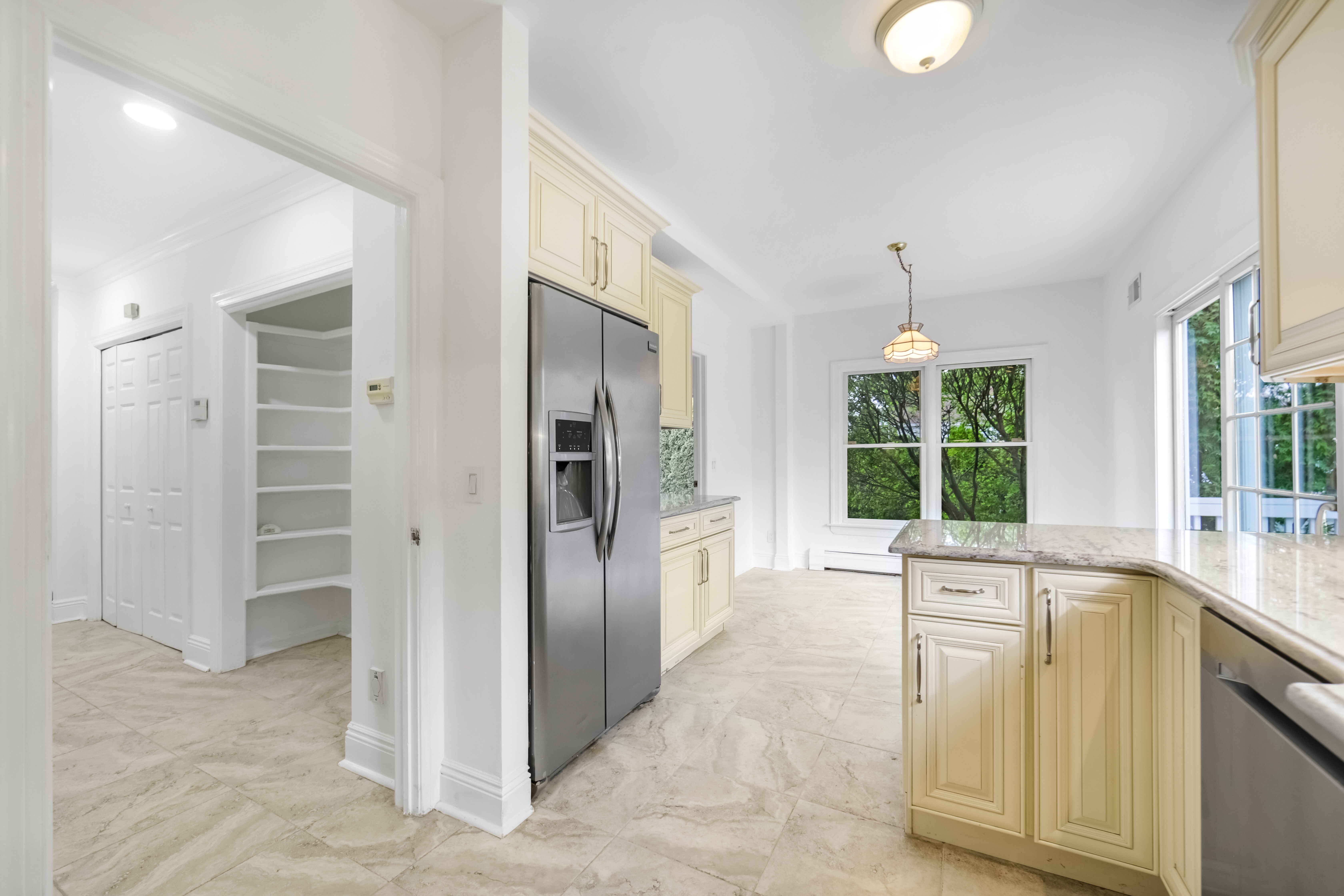 Fort Lee, New Jersey, 07024, United States, 5 Bedrooms Bedrooms, ,4 BathroomsBathrooms,Residential,For Sale,1981309