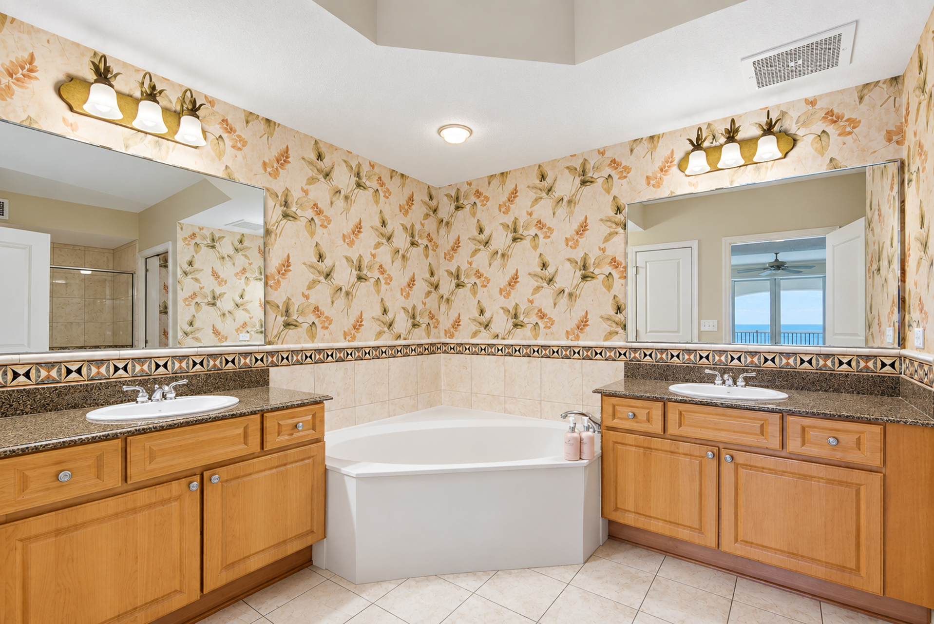  200 Ocean Crest Drive, Palm Coast, FL, 32137 - 物件實景