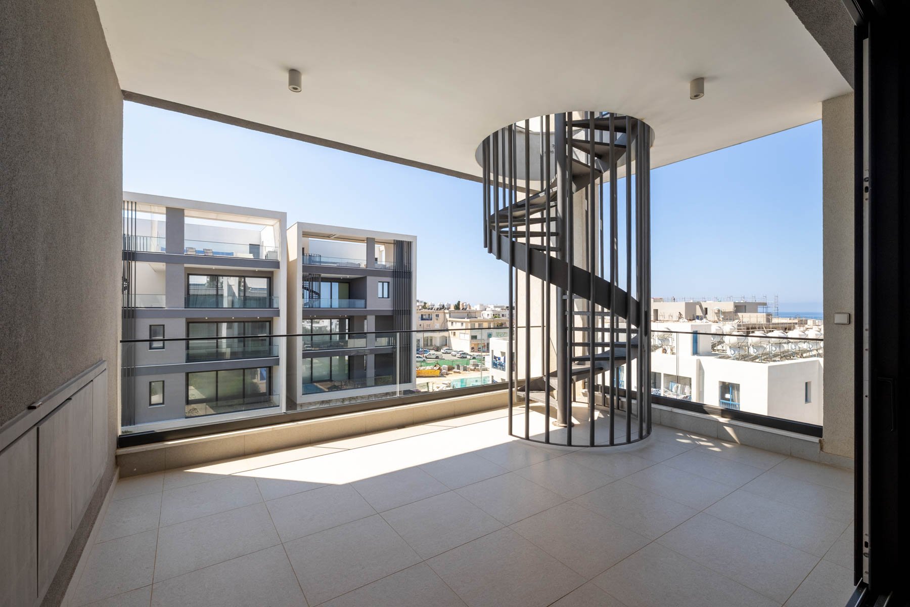  Sea-View Penthouse with Private Roof Garden in Tombs of the Kings, Pafos - 物件實景