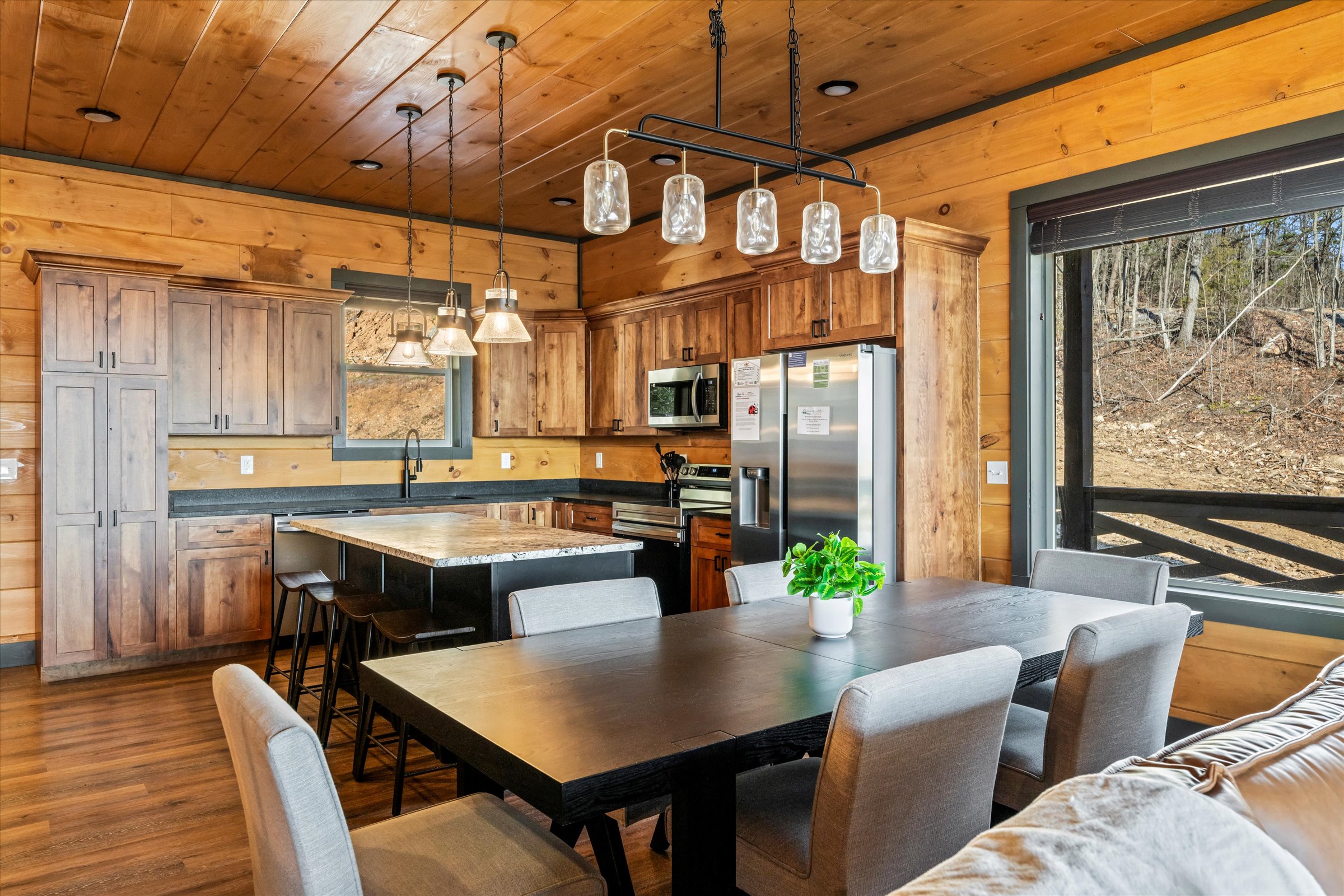 Sevierville, Tennessee, 37876, United States, 5 Bedrooms Bedrooms, ,6 BathroomsBathrooms,Residential,For Sale,1975935