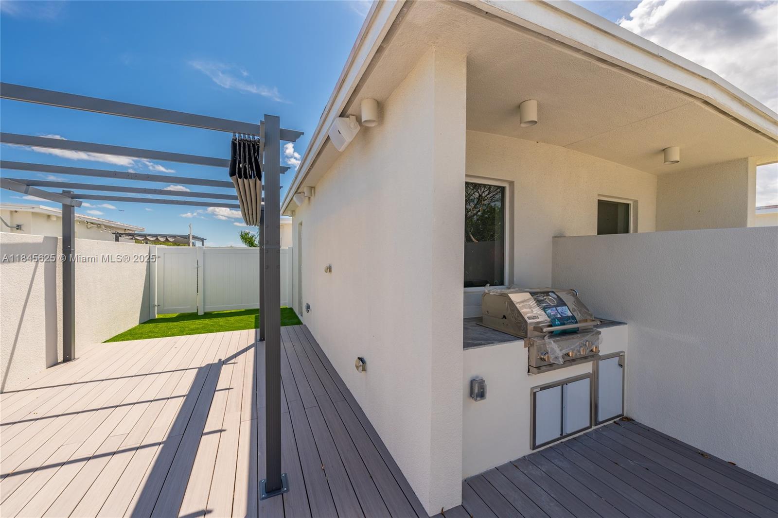 Fort Lauderdale, Florida, 33316, United States, 3 Bedrooms Bedrooms, ,4 BathroomsBathrooms,Residential,For Sale,1905983