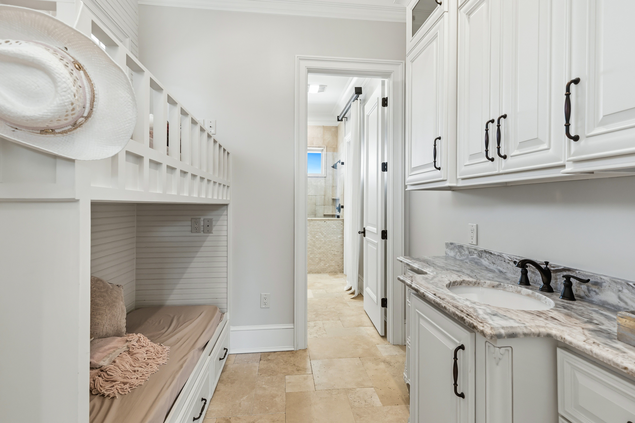  Private Bayfront Estate With Deepwater Dock And Resort-Style Outdoor Living - 物件實景