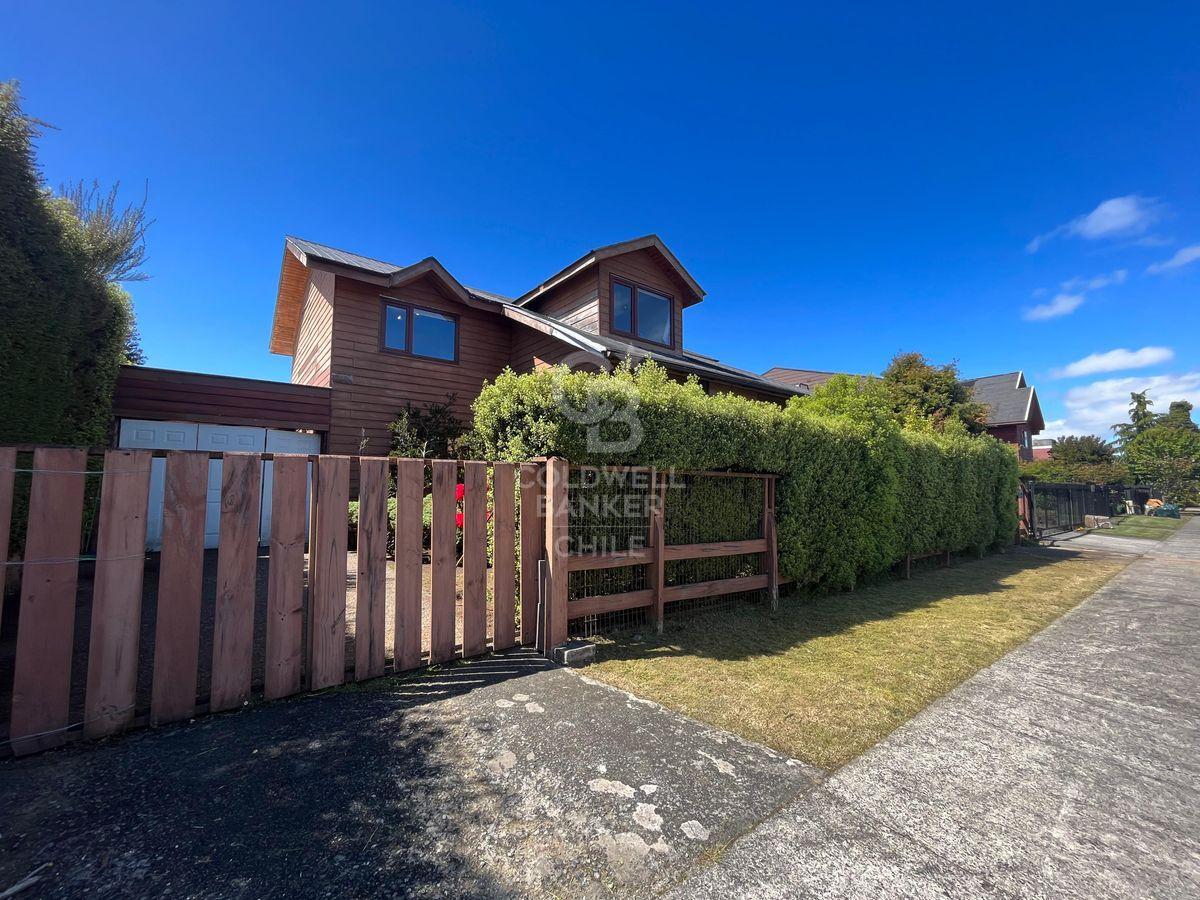 Puerto Varas, Chile, 5 Bedrooms Bedrooms, ,4 BathroomsBathrooms,Residential,For Sale,1908345