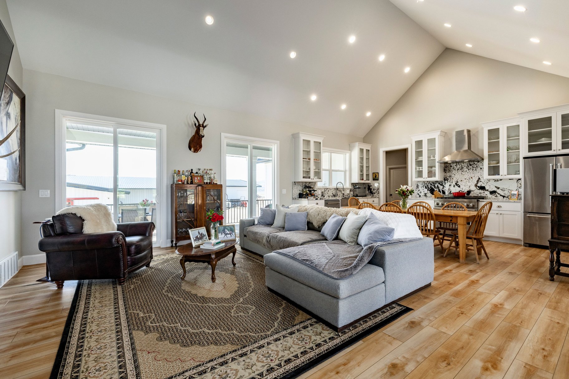  Rare Equestrian Retreat with Modern Farmhouse - 物件實景