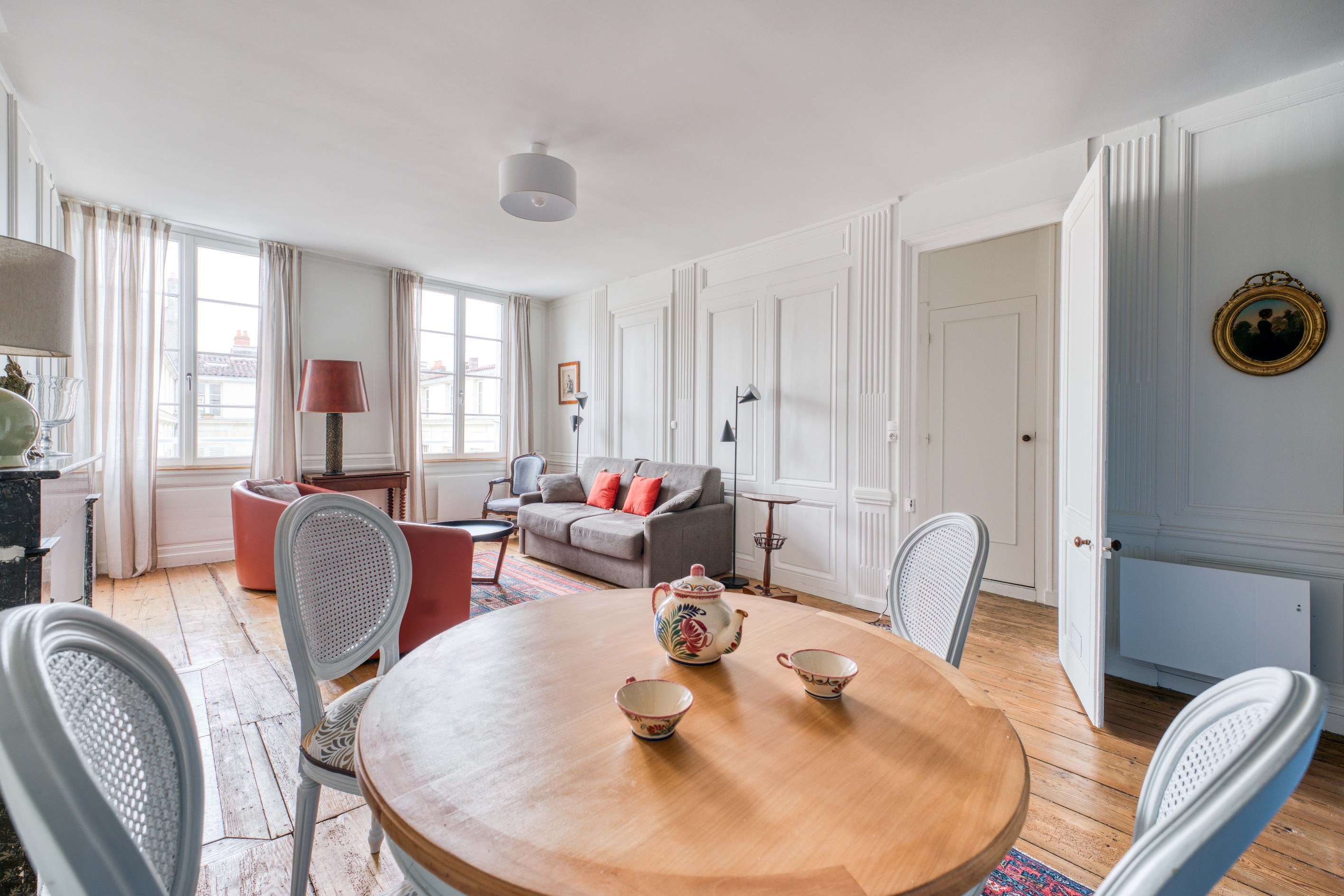  Charming Renovated Apartment with Period Features – City Center - 物件實景