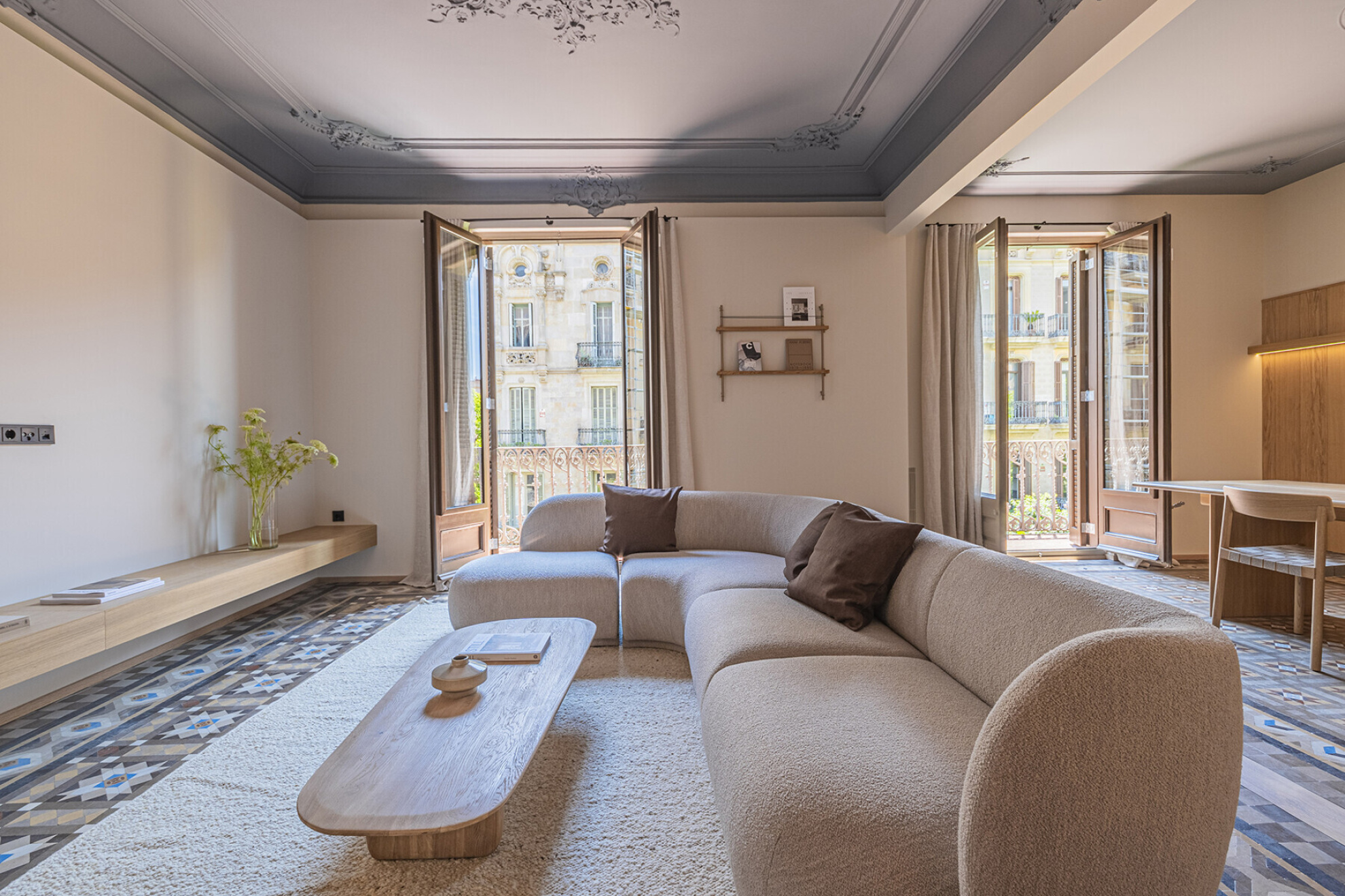  Modernist flat in Eixample with premium finishes in the Quadrat d