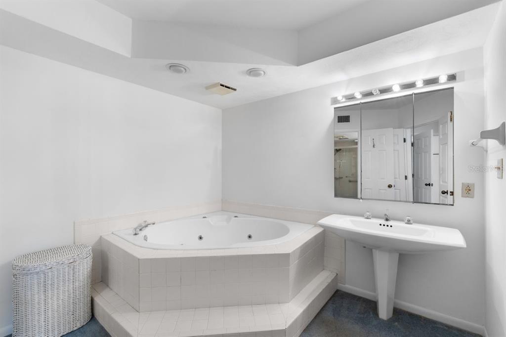Orlando, Florida, 32819, United States, 2 Bedrooms Bedrooms, ,2 BathroomsBathrooms,Residential,For Sale,1787410