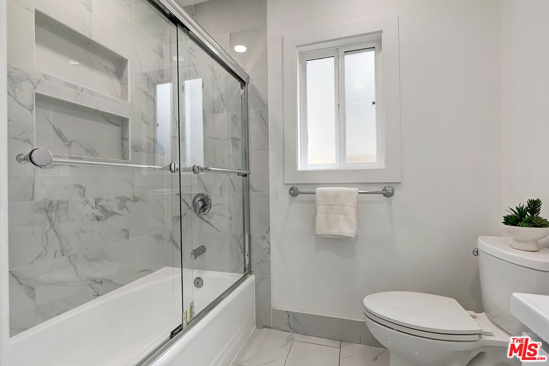 Los Angeles, California, 90064, United States, 3 Bedrooms Bedrooms, ,2 BathroomsBathrooms,Residential,For Sale,1777643