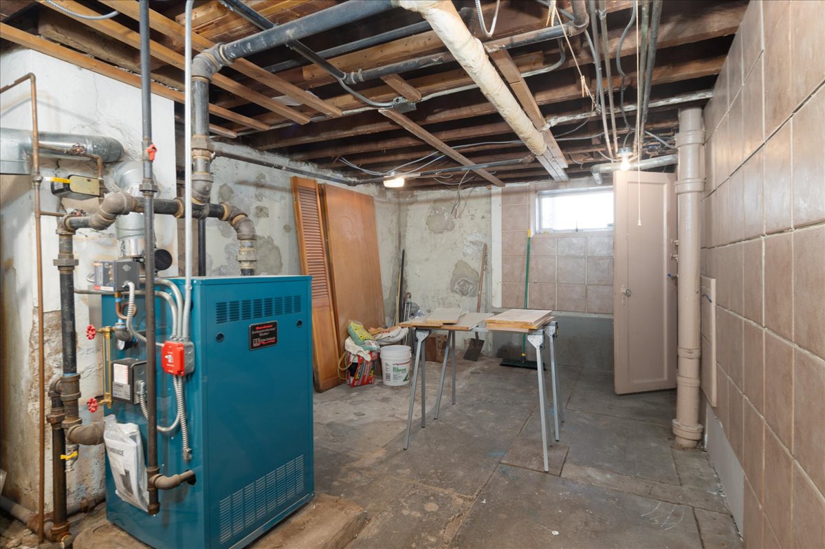 Maspeth, New York, 11378, United States, 4 Bedrooms Bedrooms, ,2 BathroomsBathrooms,Residential,For Sale,1791620