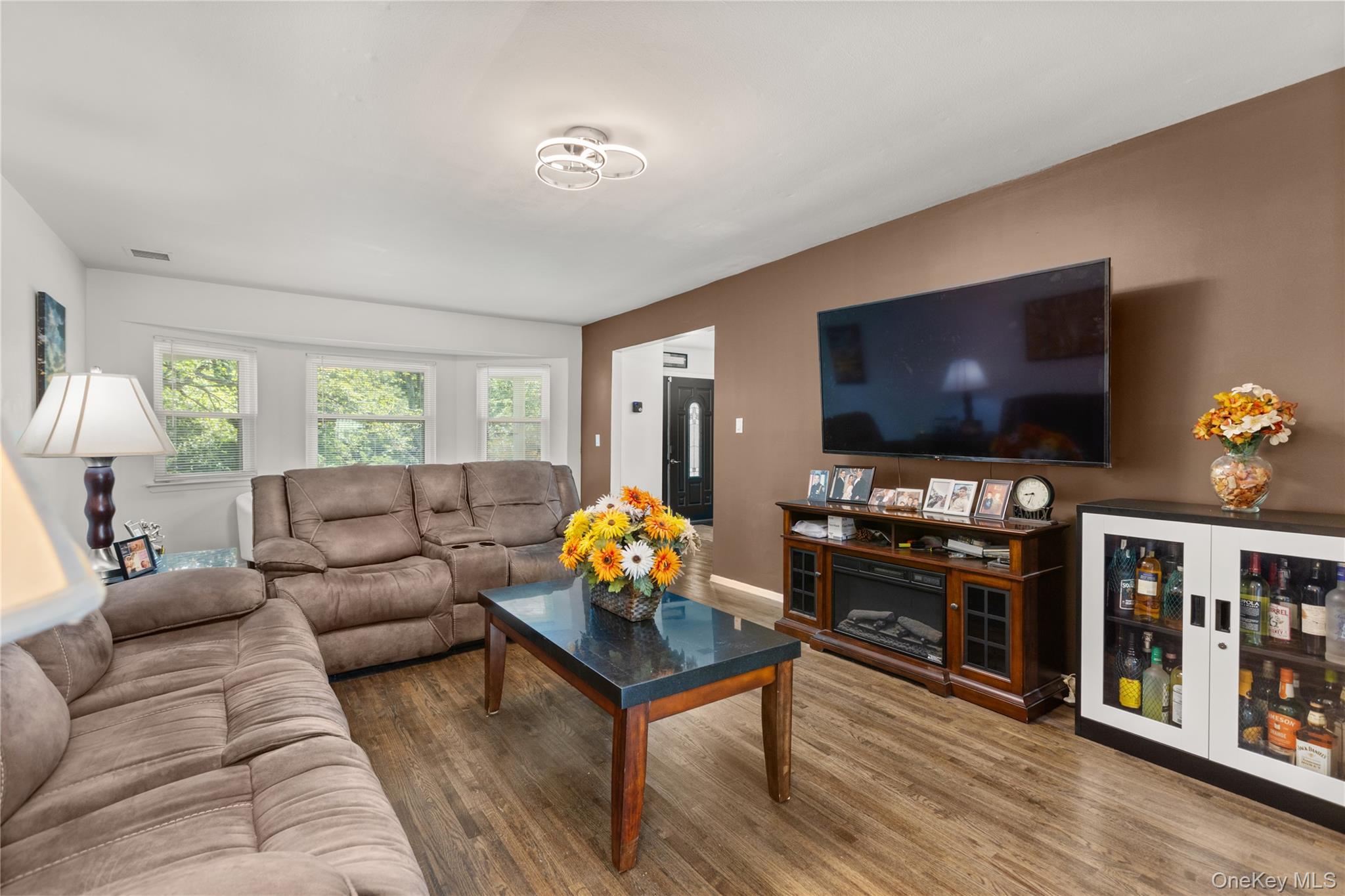 Smithtown, New York, 11787, United States, 4 Bedrooms Bedrooms, ,3 BathroomsBathrooms,Residential,For Sale,1907417