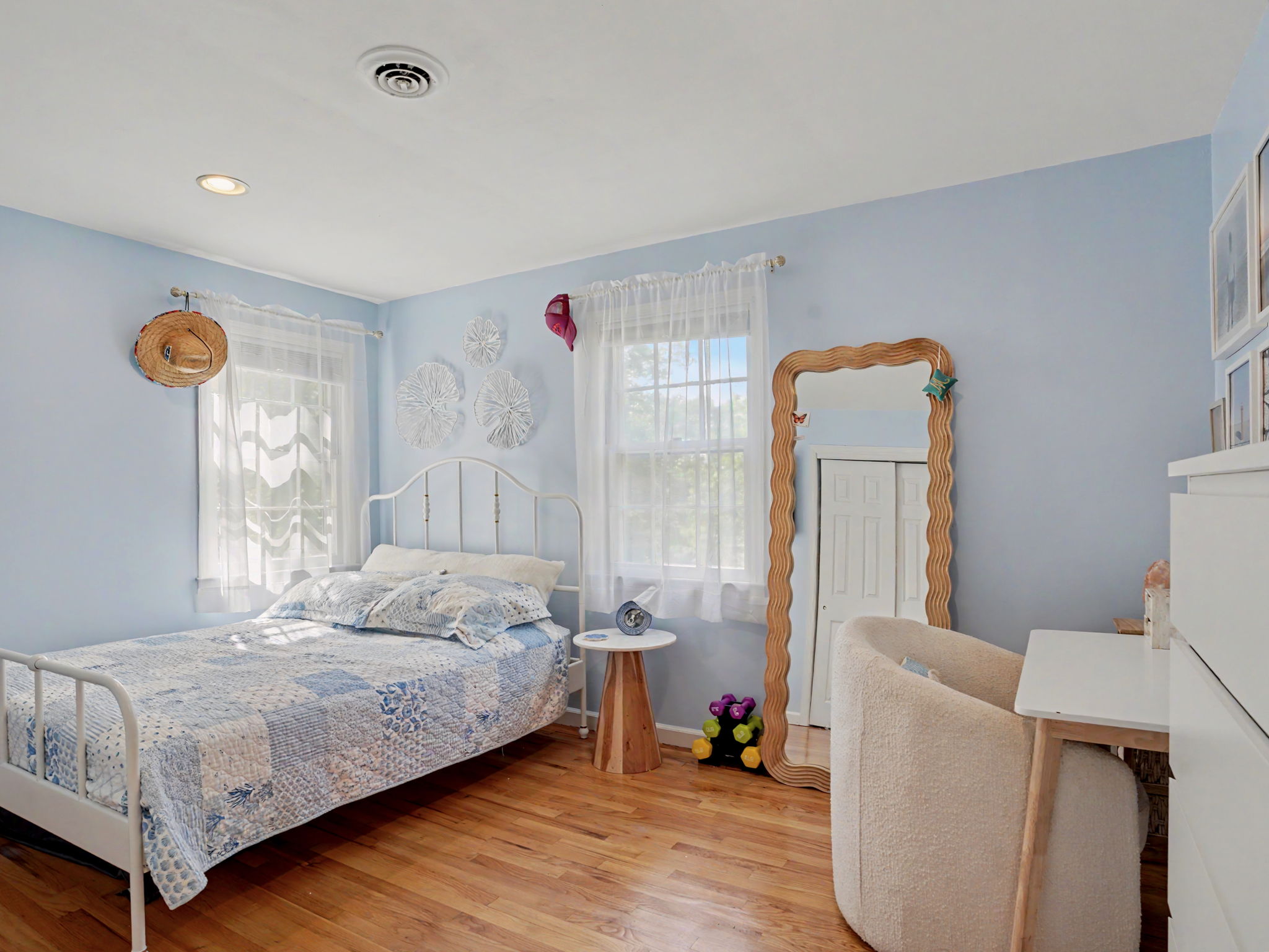  Hilltop Lake Hills Oasis with Renovated Chef