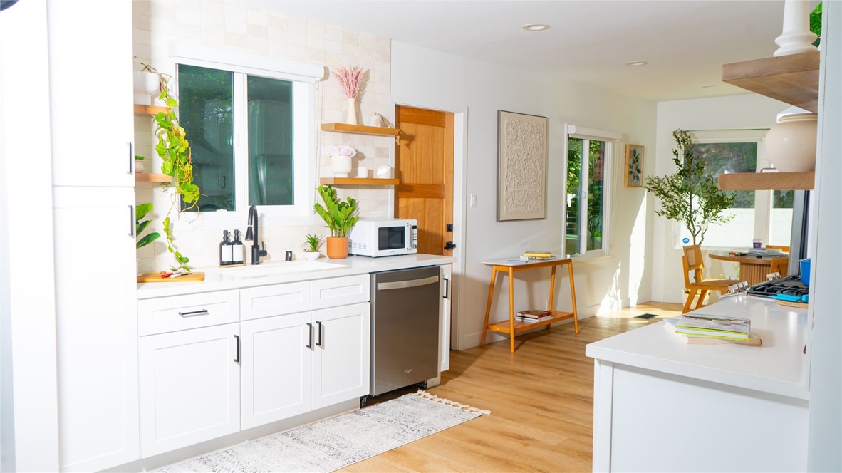 Los Angeles, California, 90027, United States, 3 Bedrooms Bedrooms, ,3 BathroomsBathrooms,Residential,For Sale,1980837