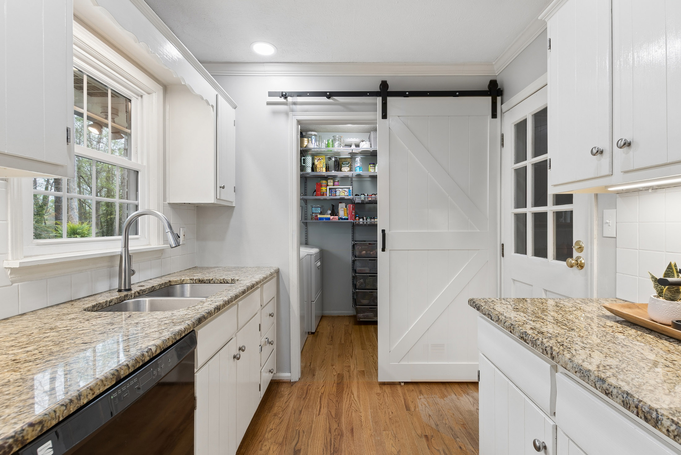  Charming Brick Ranch Nestled in Desirable Lockridge Forest Community - 物件實景