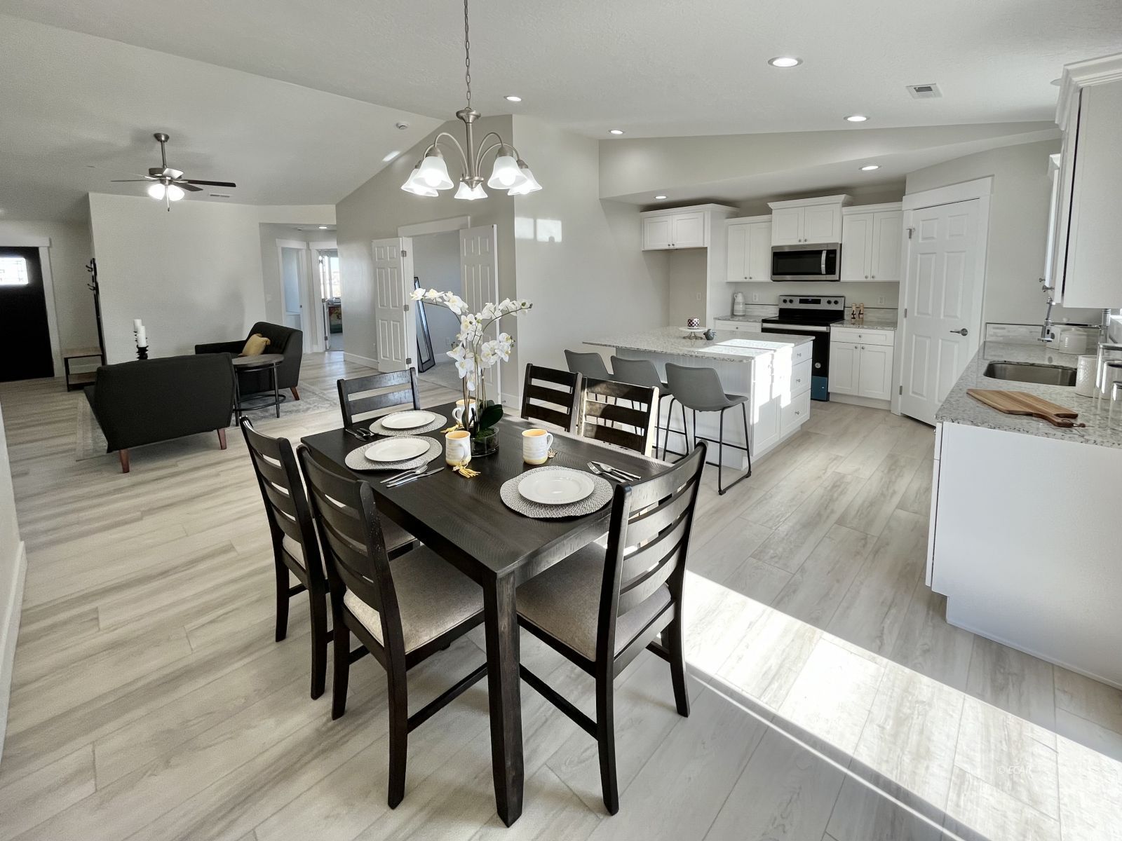 Elko, Nevada, 89801, United States, 4 Bedrooms Bedrooms, ,2 BathroomsBathrooms,Residential,For Sale,1969228