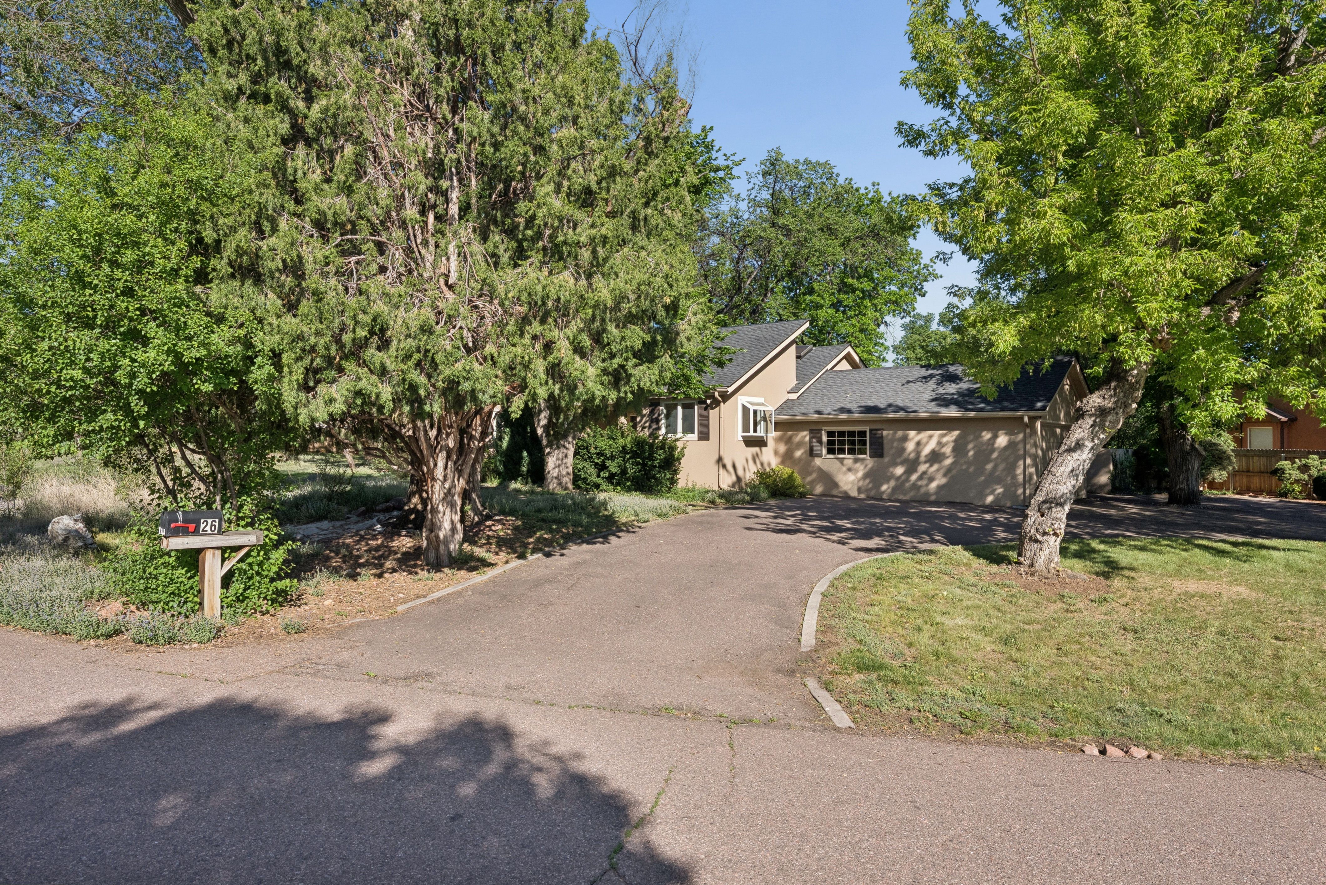  One-Level Broadmoor Living - 物件實景