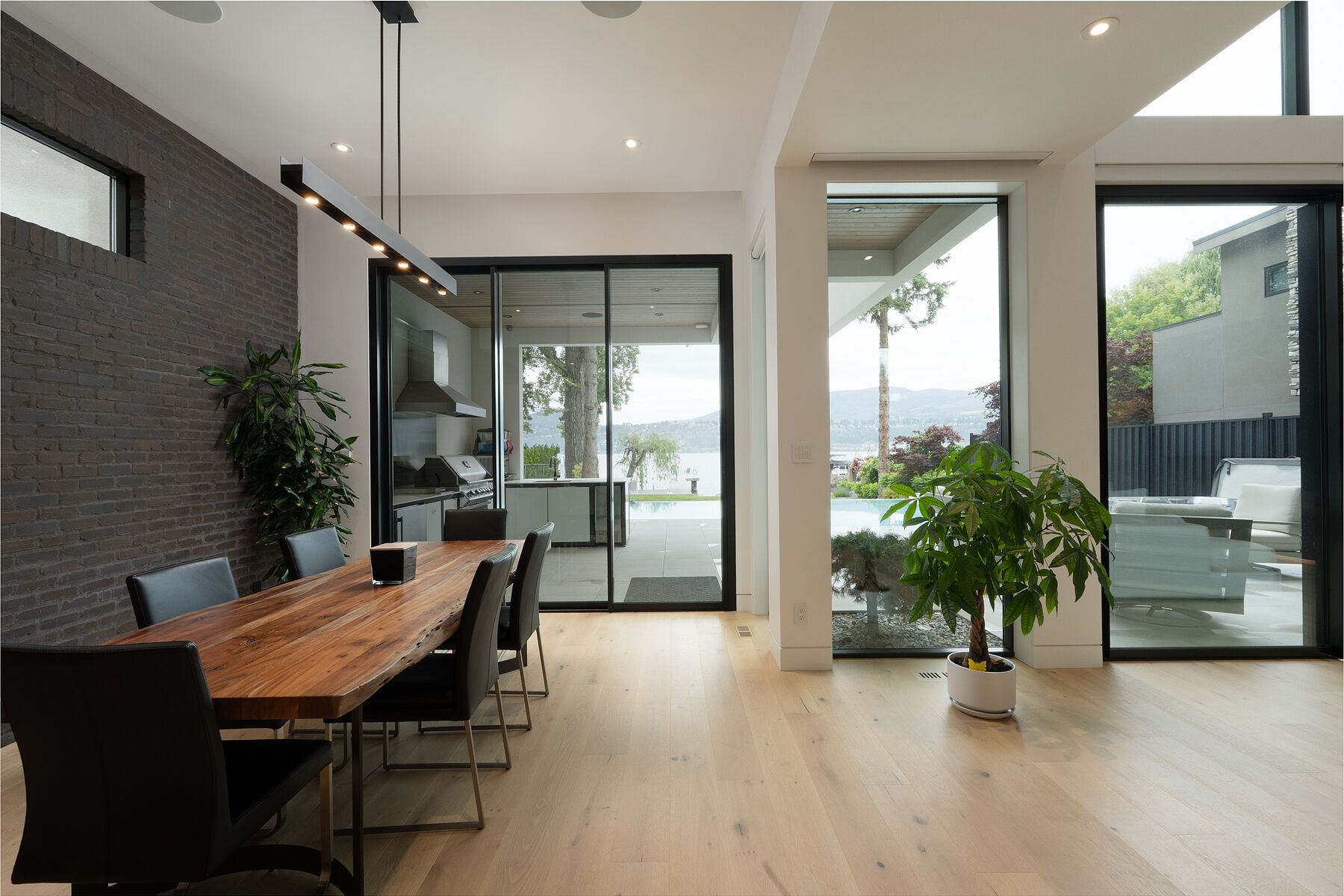  Luxury on the Abbott Corridor - 物件實景