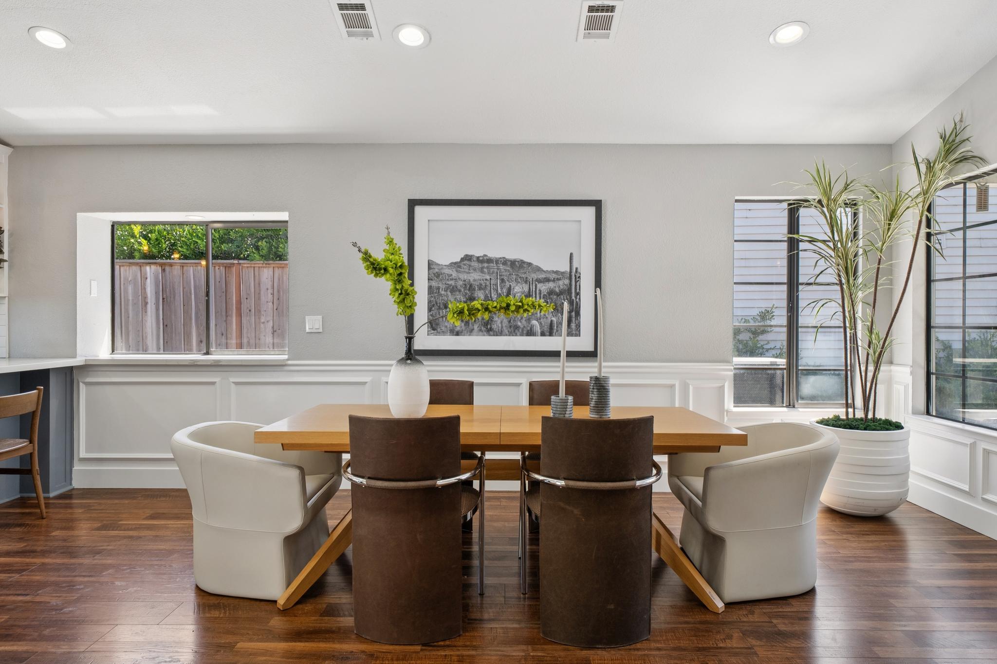  Beautifully Updated Home with Stunning Water Views - 物件實景