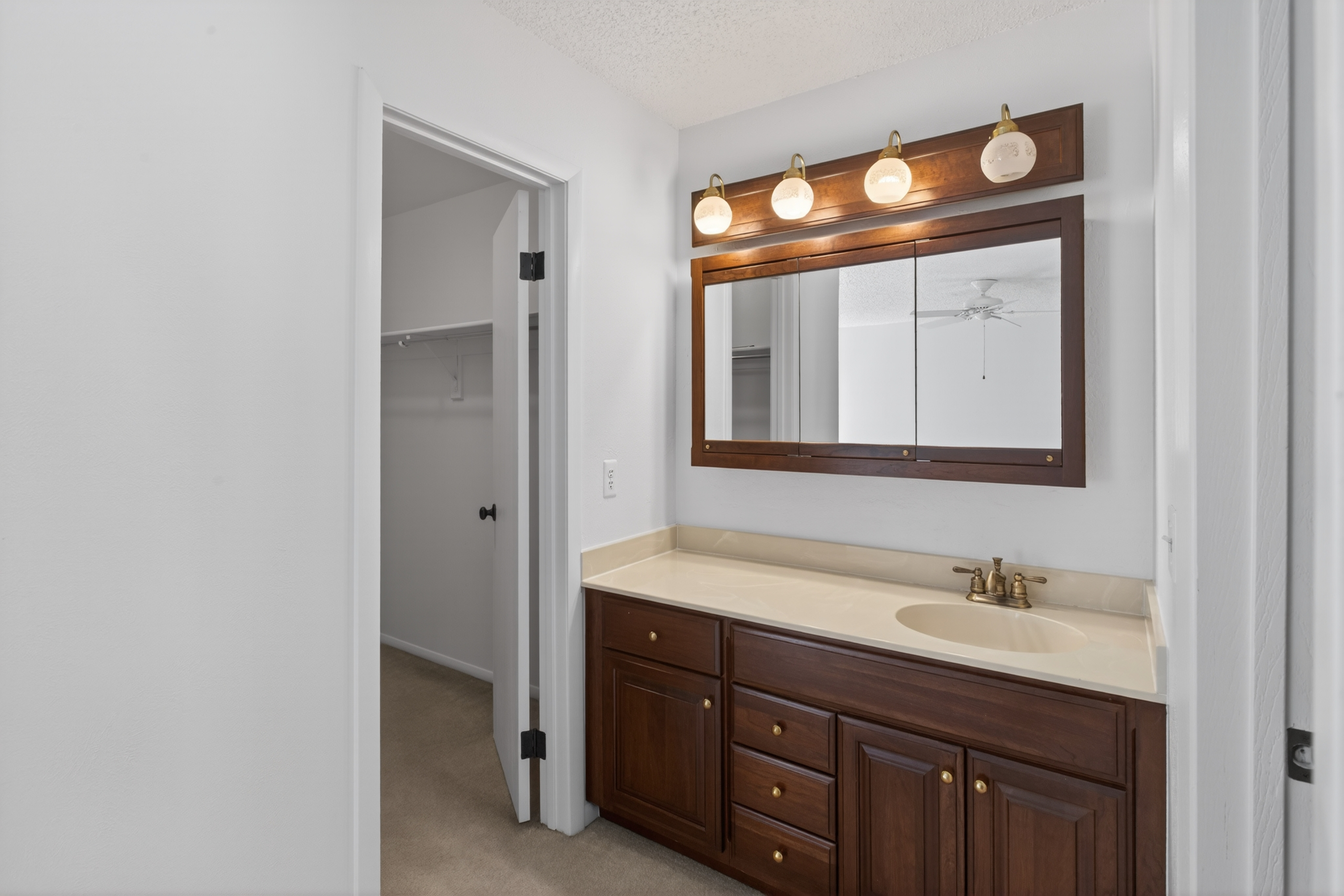  Beautifully maintained end unit in the Fairway 16 community of Heatheridge - 物件實景