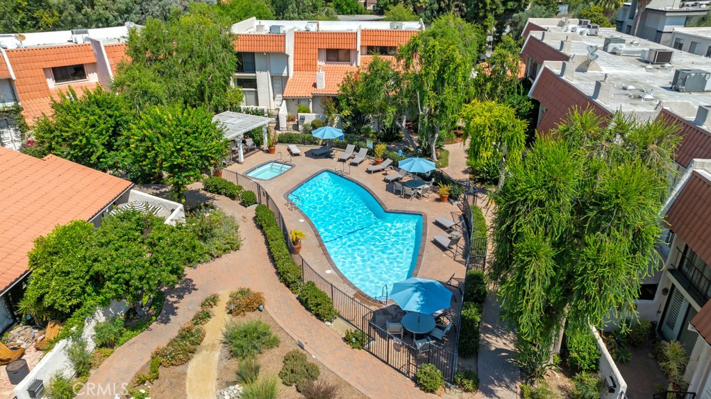 Woodland Hills, California, 91367, United States, 2 Bedrooms Bedrooms, ,3 BathroomsBathrooms,Residential,For Sale,1920124