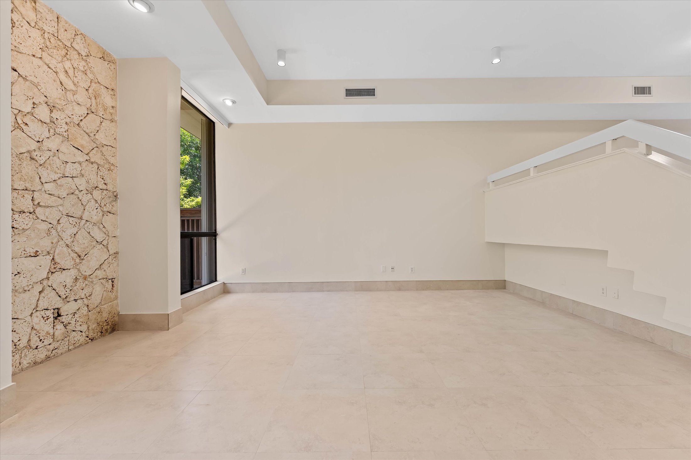  2525 NE 135th St, North Miami, FL, 33181 - 物件實景
