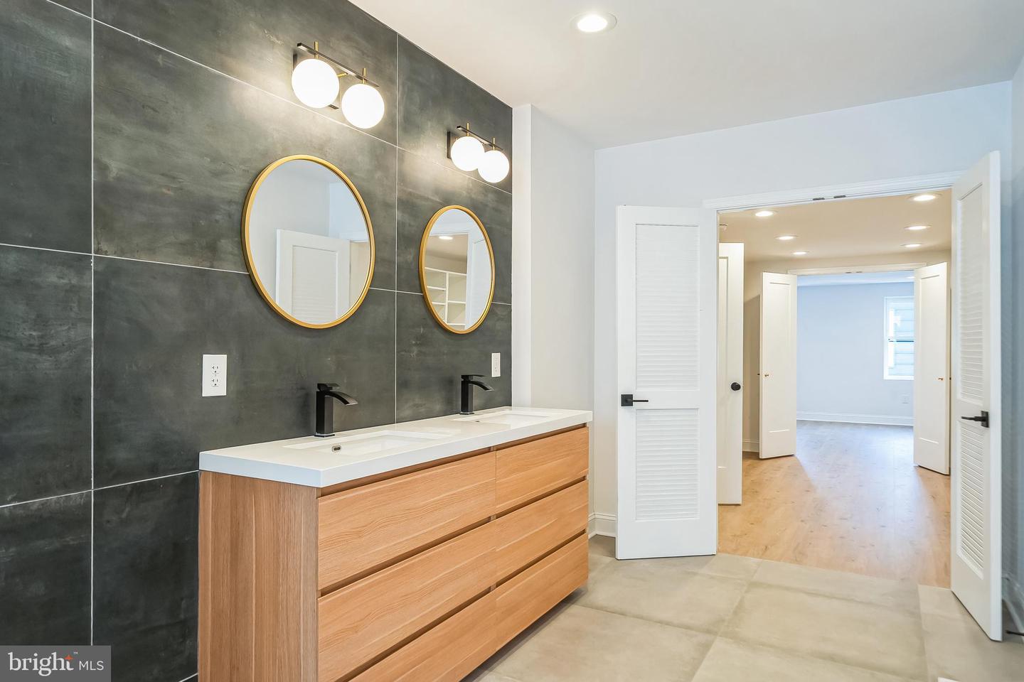 Philadelphia, Pennsylvania, 19130, United States, 4 Bedrooms Bedrooms, ,3 BathroomsBathrooms,Residential,For Sale,1949976