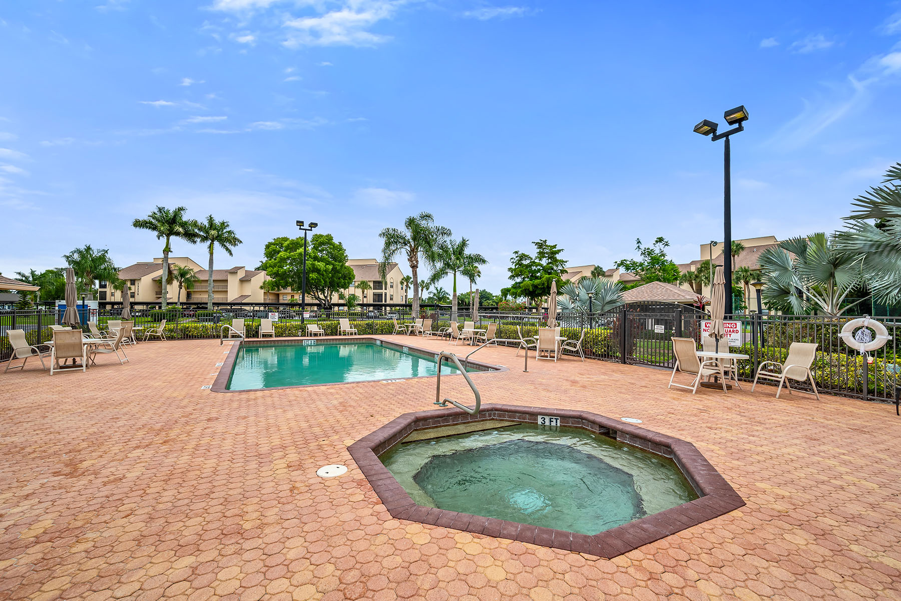  CROSS CREEK - TERRACE CONDO VILLAGE - 物件實景