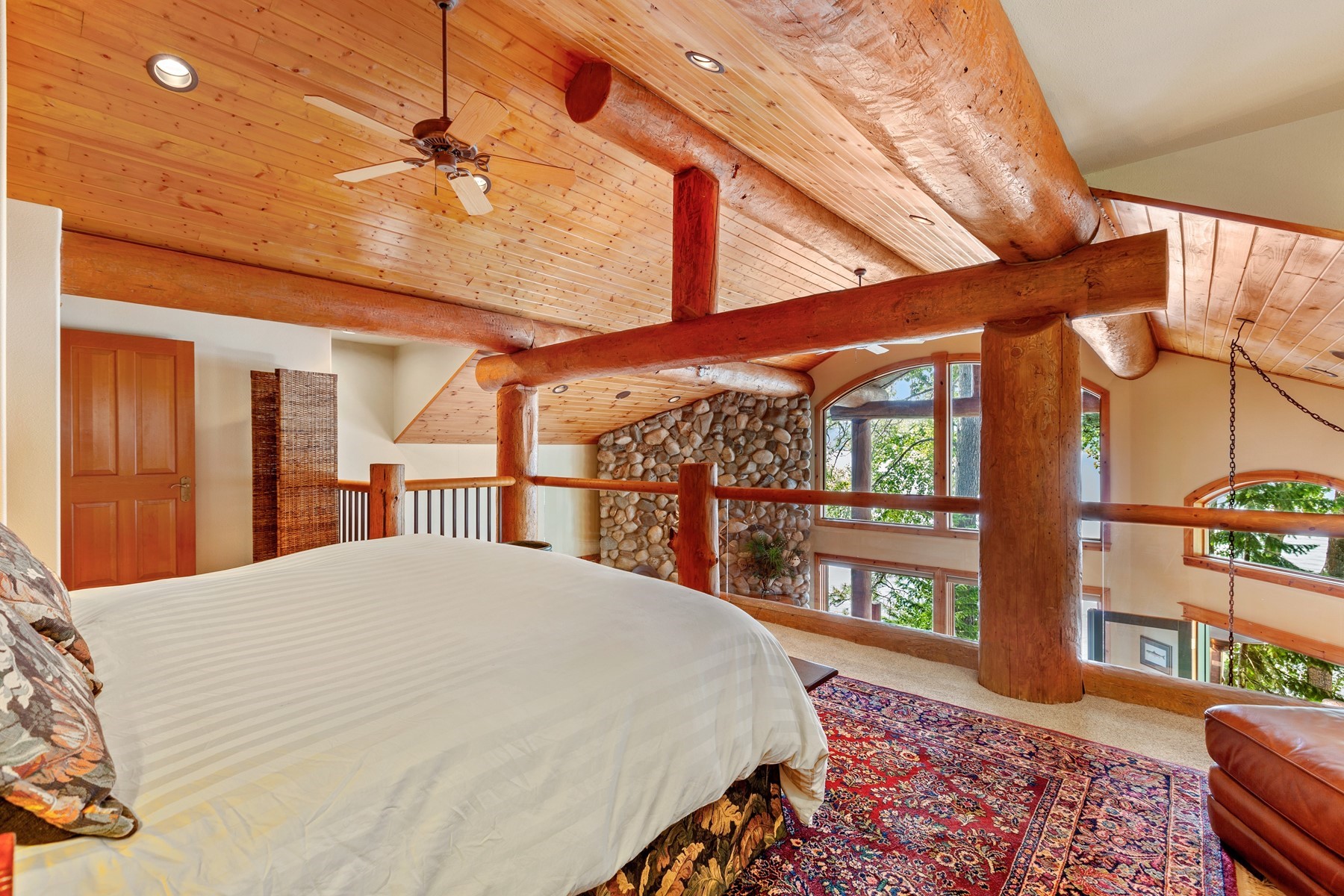  Spectacular Timber Framed Lakefront Living - 物件實景
