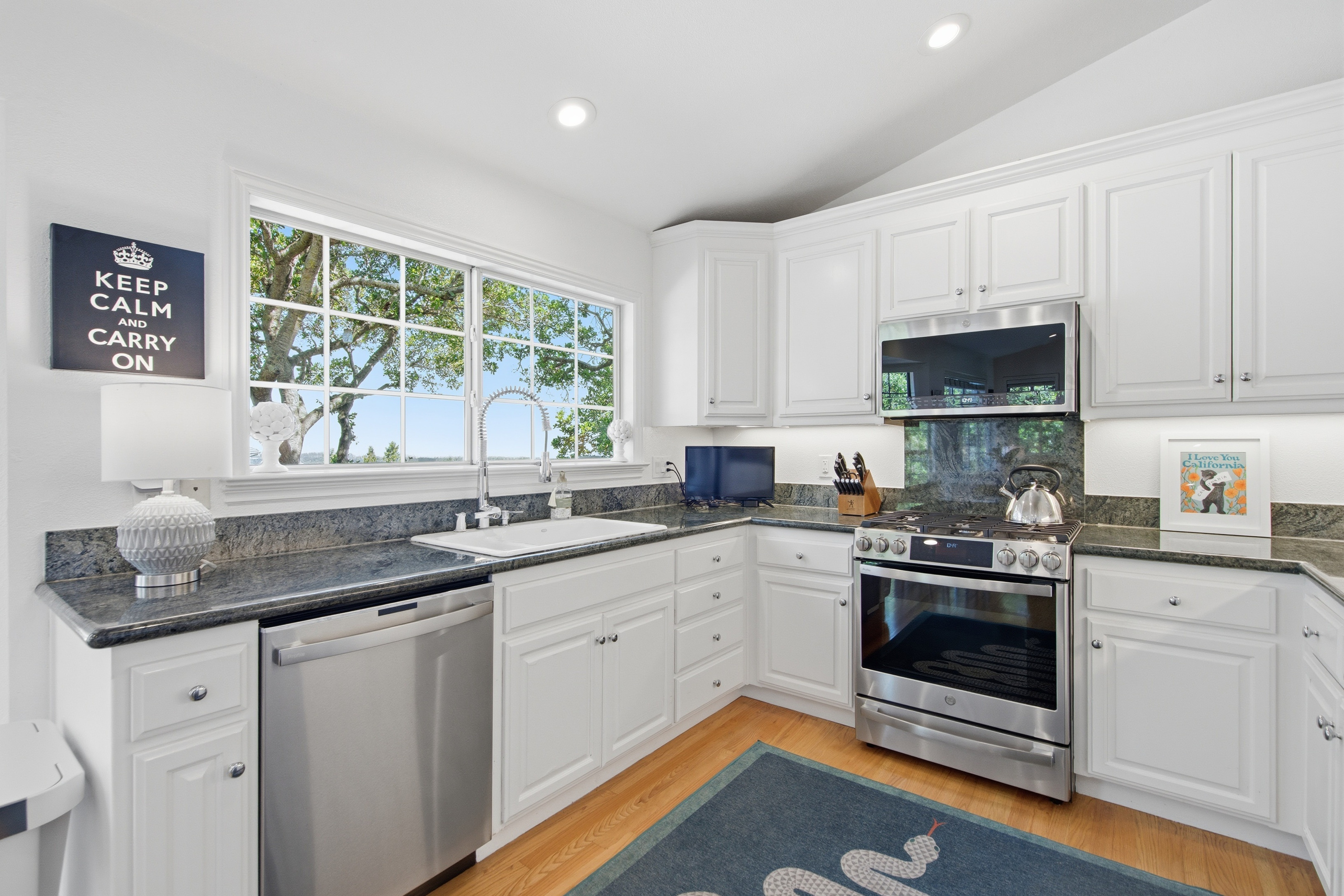  Prime Belmont Hills Home with Bay Views - 物件實景