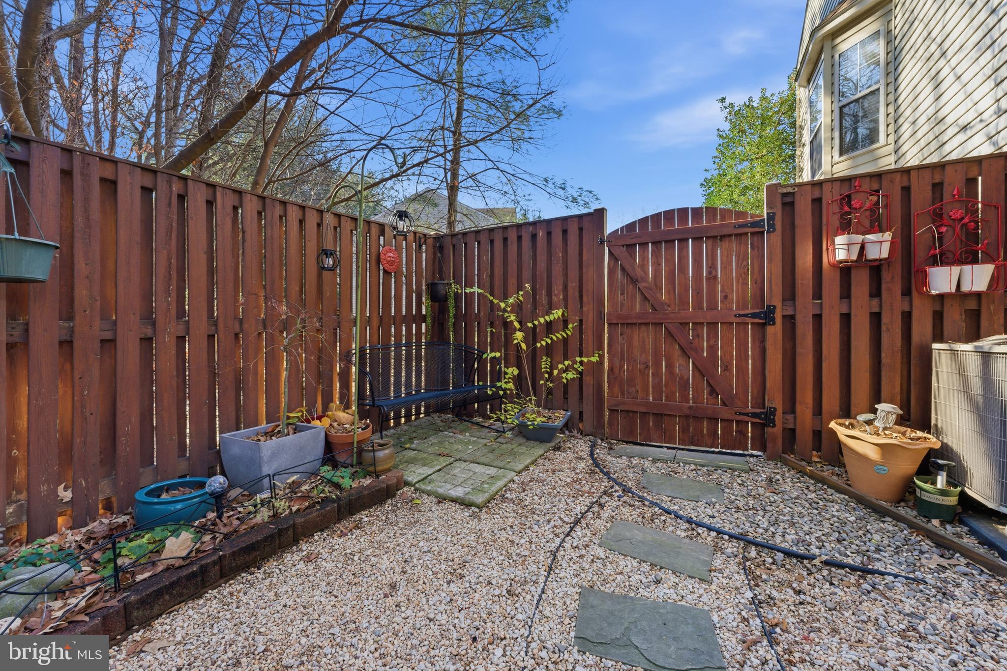 Clifton, Virginia, 20124, United States, 2 Bedrooms Bedrooms, ,3 BathroomsBathrooms,Residential,For Sale,2001572