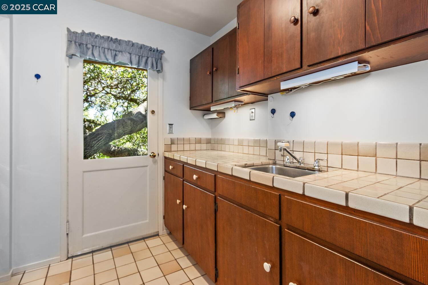 Orinda, California, 94563, United States, 6 Bedrooms Bedrooms, ,4 BathroomsBathrooms,Residential,For Sale,1838160