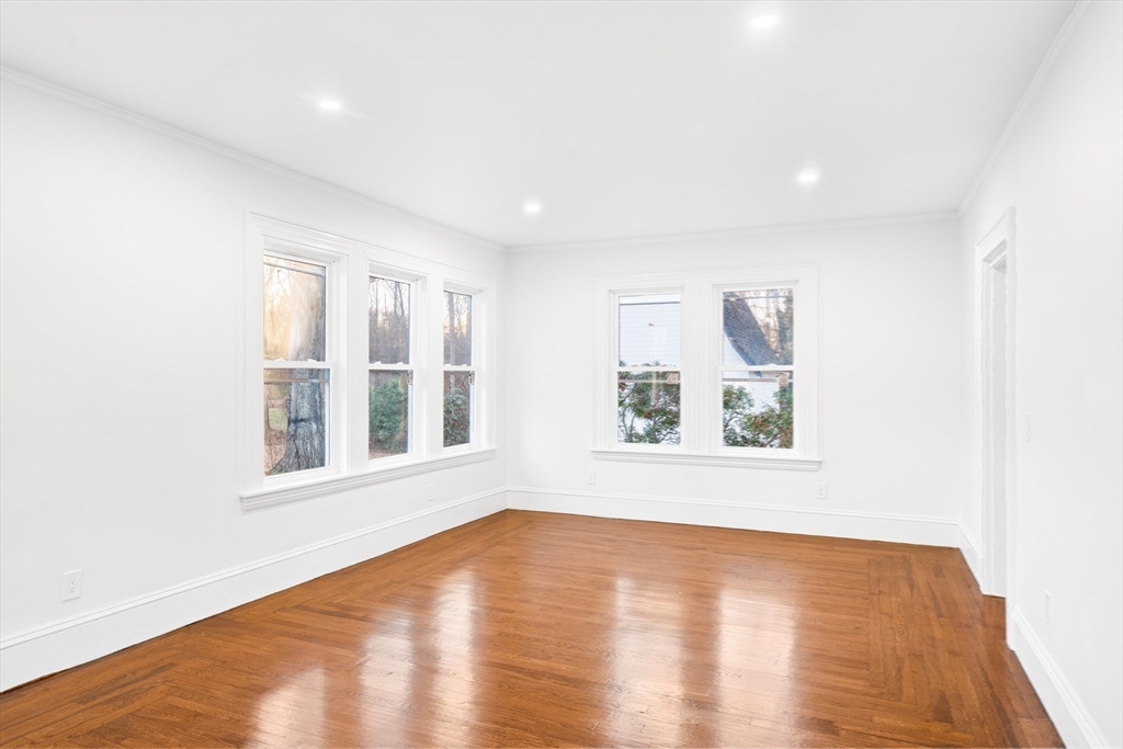 Franklin, Massachusetts, 02038, United States, 4 Bedrooms Bedrooms, ,2 BathroomsBathrooms,Residential,For Sale,2005165