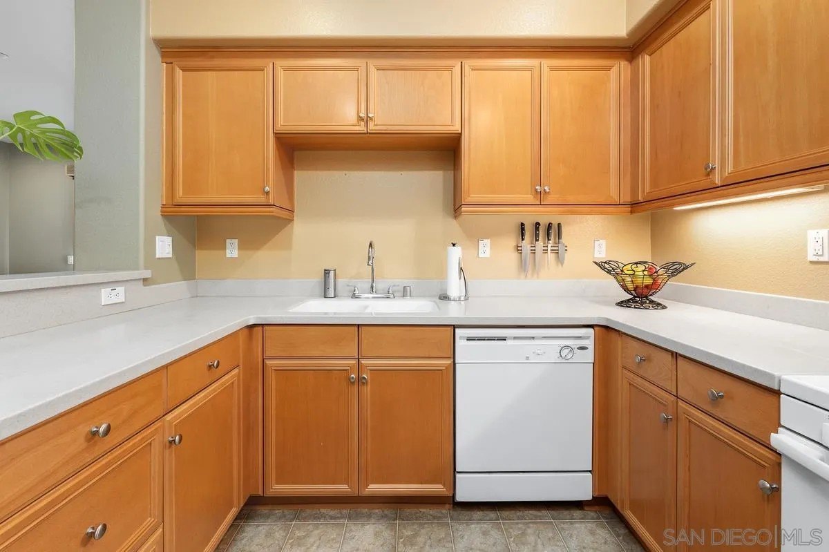 San Diego, California, 92105, United States, 2 Bedrooms Bedrooms, ,2 BathroomsBathrooms,Residential,For Sale,1970106