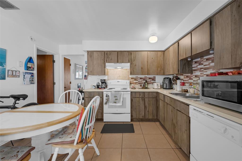 Orlando, Florida, 32825, United States, 4 Bedrooms Bedrooms, ,Residential,For Sale,1957185