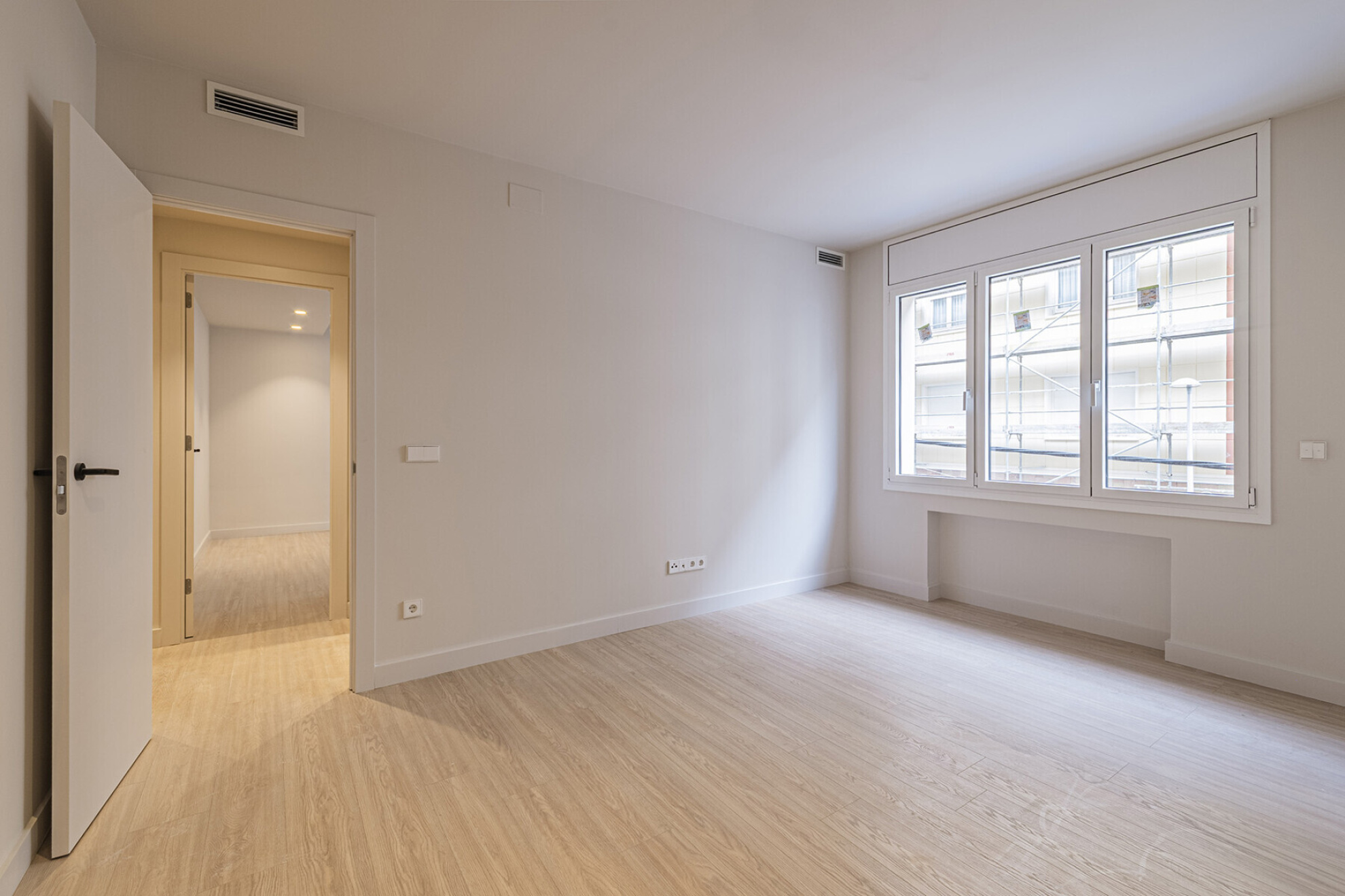 Fantastic renovated apartment with large garden at the living room level - 物件實景