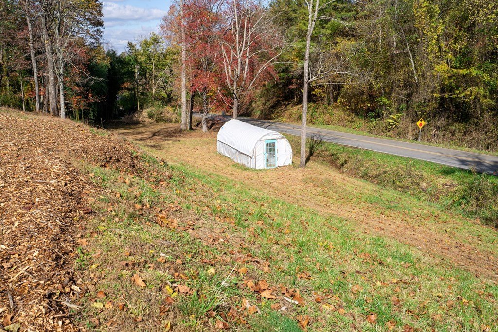 Brasstown, North Carolina, 28902, United States, 3 Bedrooms Bedrooms, ,3 BathroomsBathrooms,Residential,For Sale,1986118