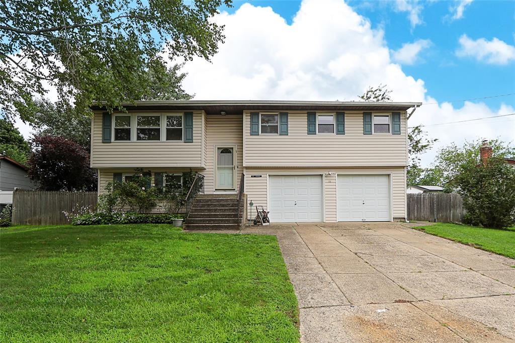 Holbrook, New York, 11741, United States, 4 Bedrooms Bedrooms, ,2 BathroomsBathrooms,Residential,For Sale,1973717