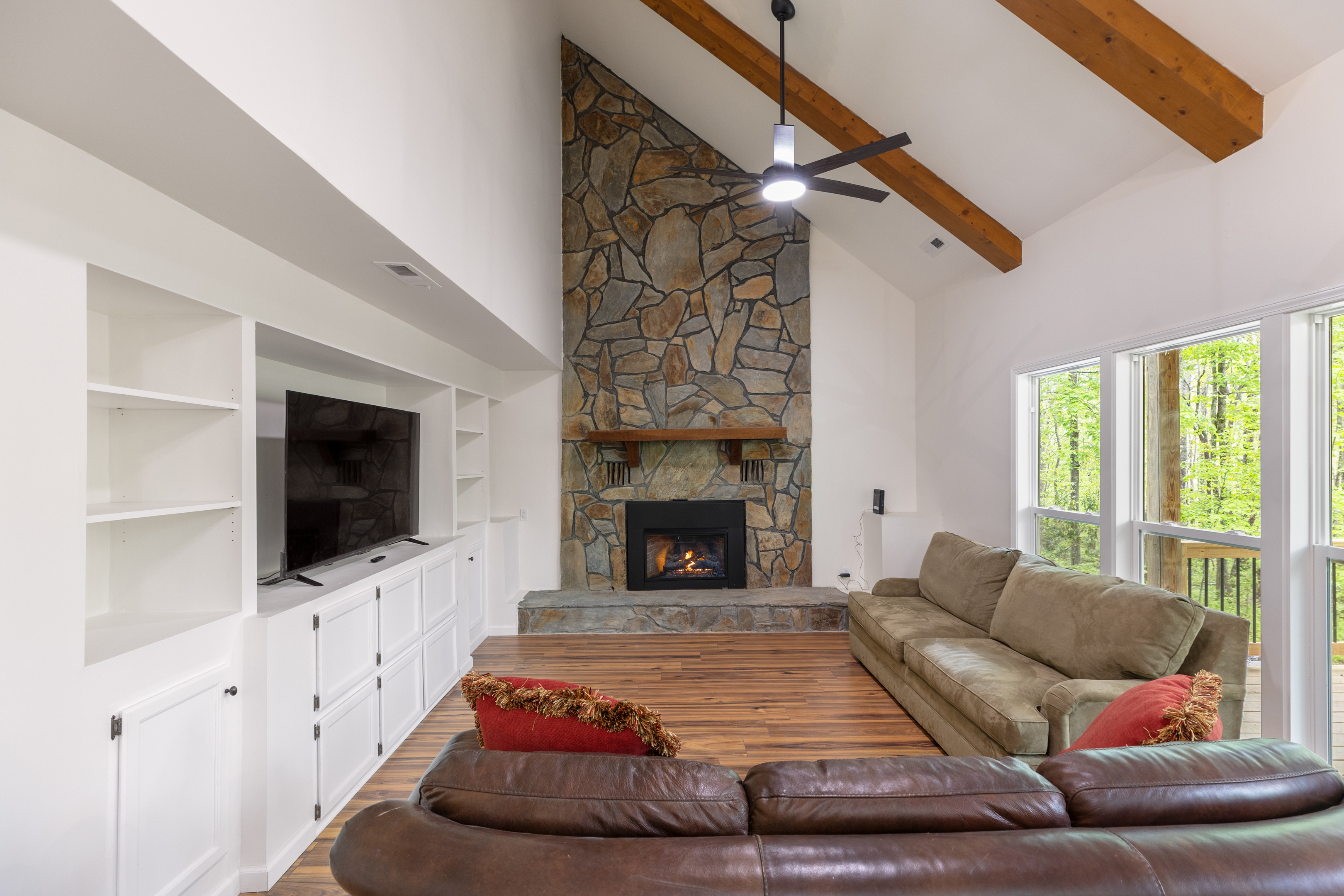  2129 Black Oak Drive - 物件實景