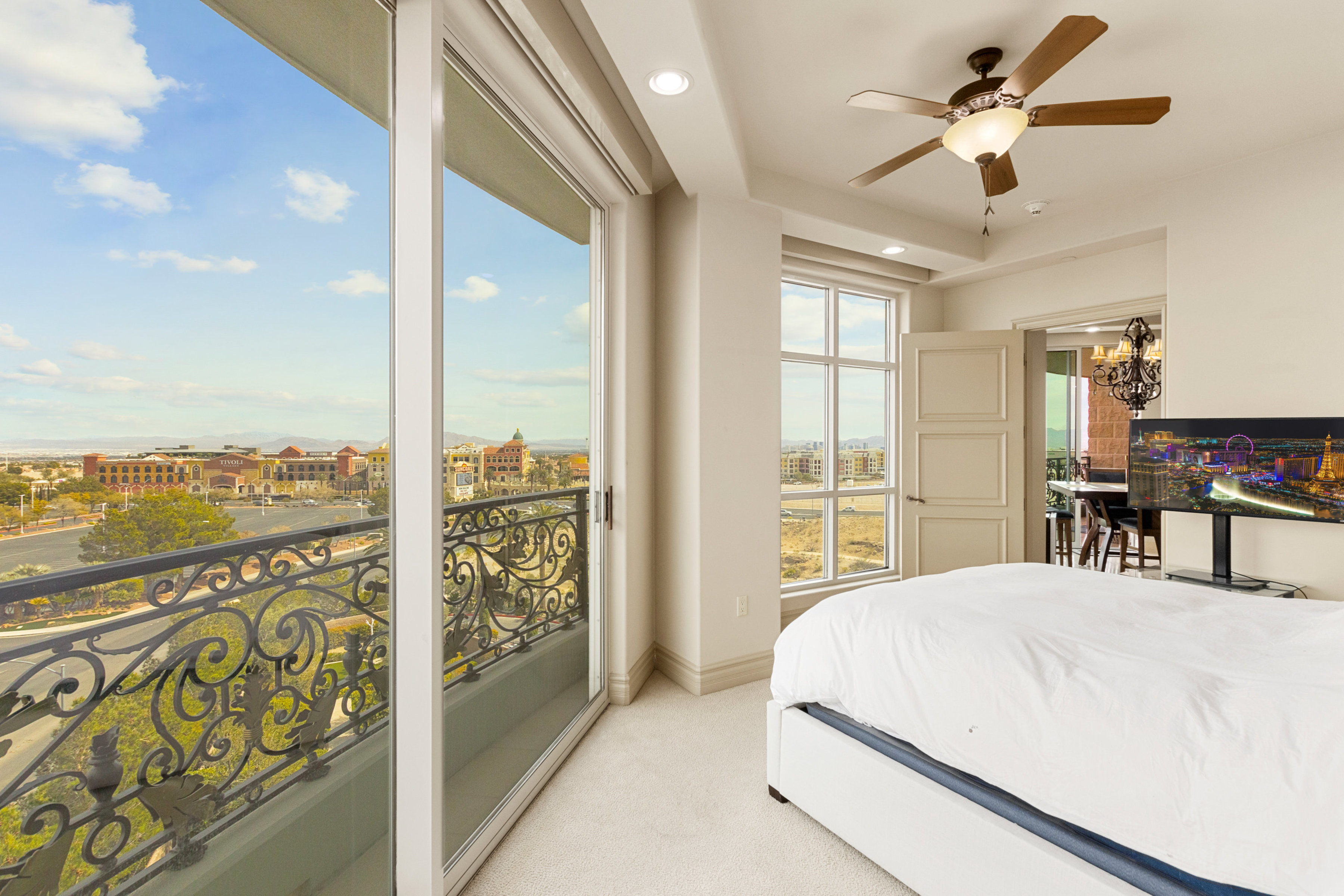  Stunning home at One Queensridge Place - 物件實景