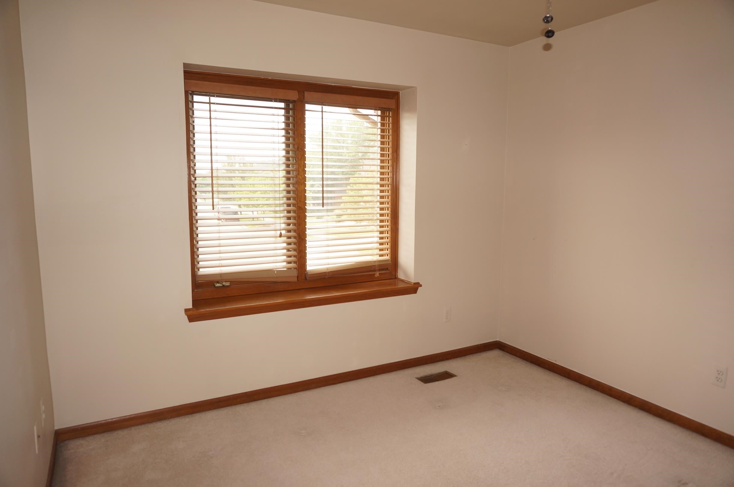 Macomb Twp, Michigan, 48044, United States, 4 Bedrooms Bedrooms, ,4 BathroomsBathrooms,Residential,For Sale,1942968
