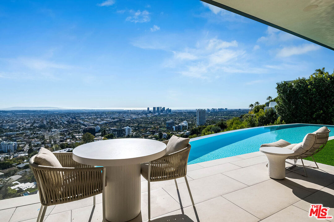 Los Angeles, California, 90069, United States, 7 Bedrooms Bedrooms, ,9 BathroomsBathrooms,Residential,For Sale,1925200