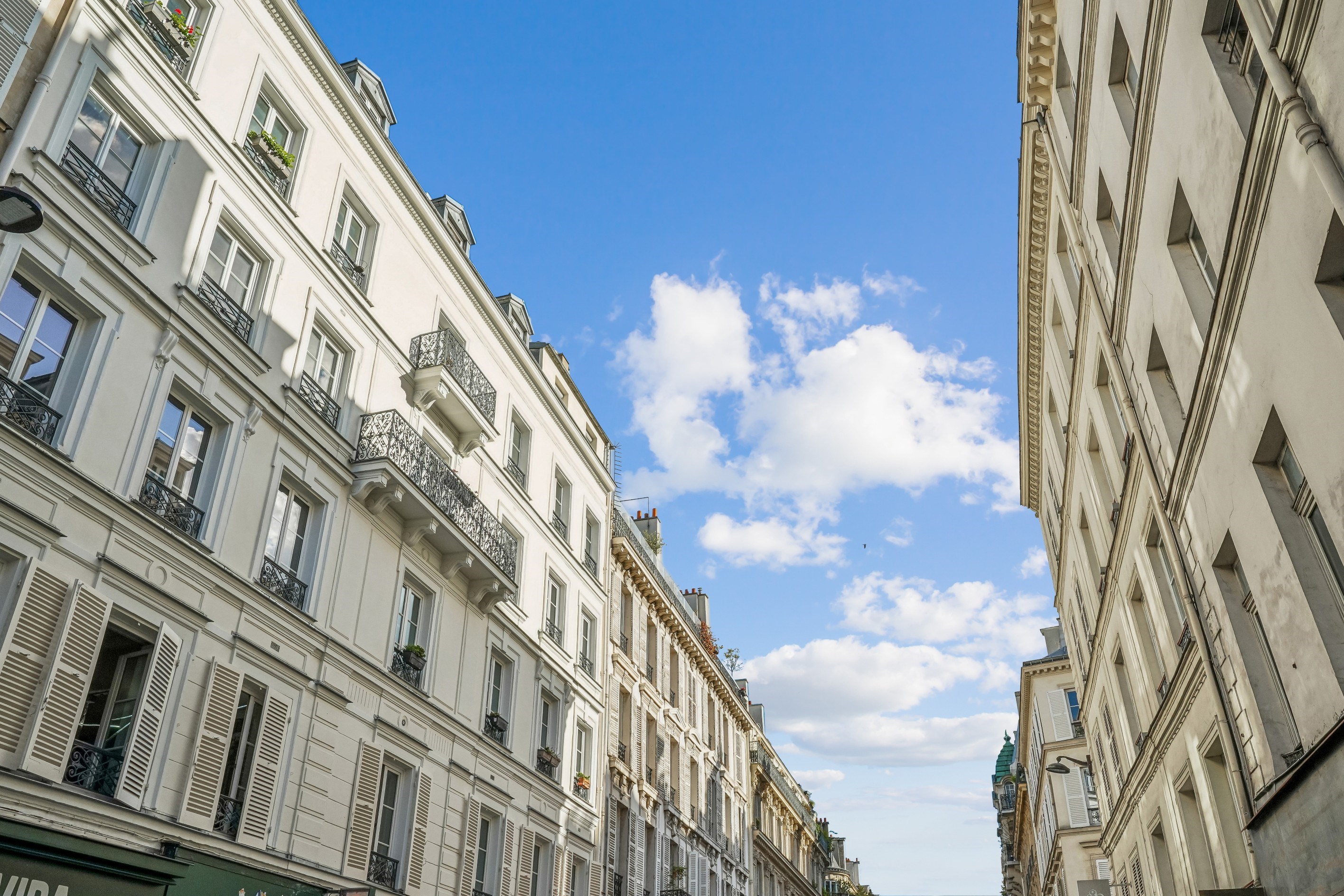  Bright, dual-aspect apartment in the heart of Paris’s 9th arrondissement - 物件實景