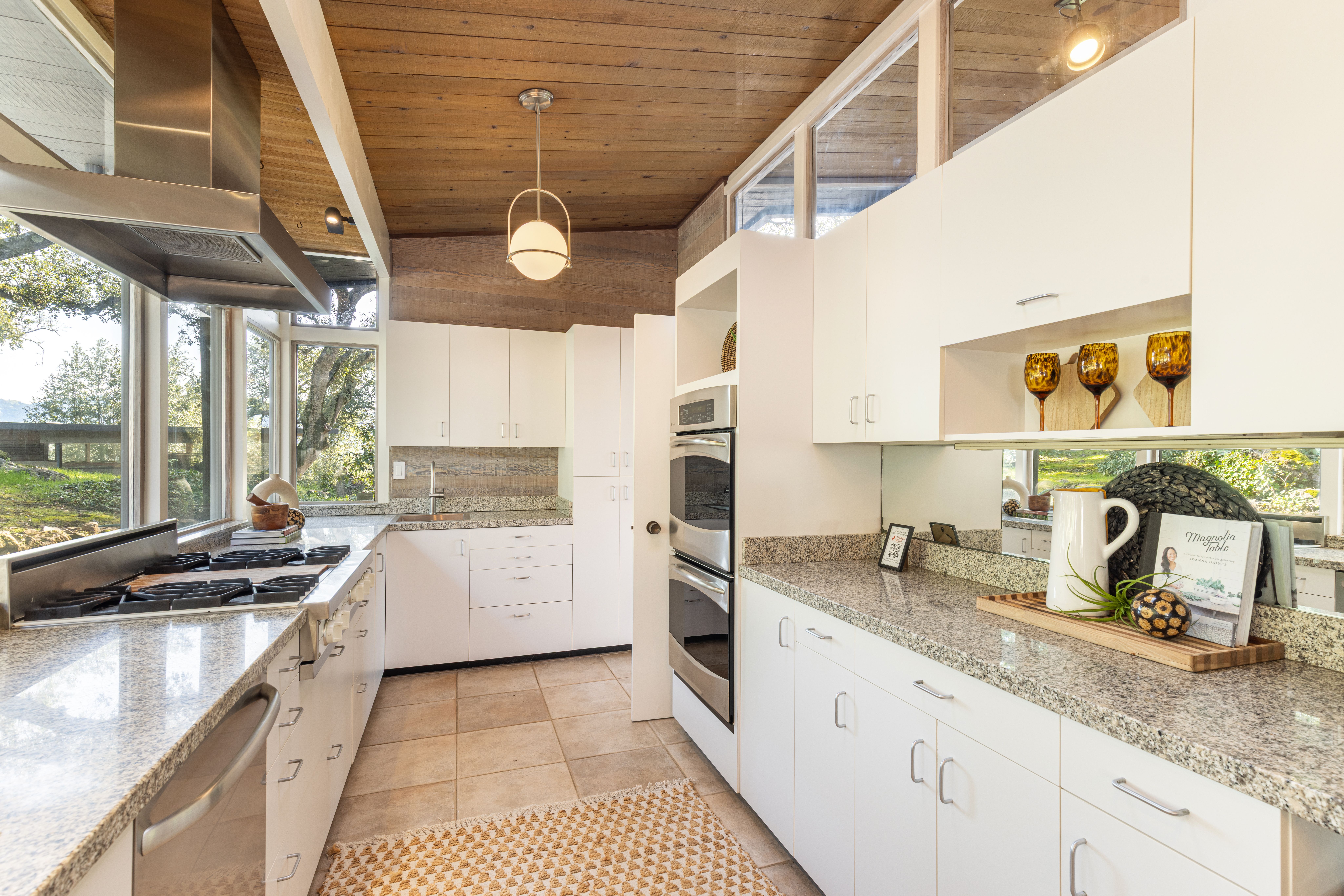  Mid-Century Contemporary Gem on 33 Acres - 物件實景