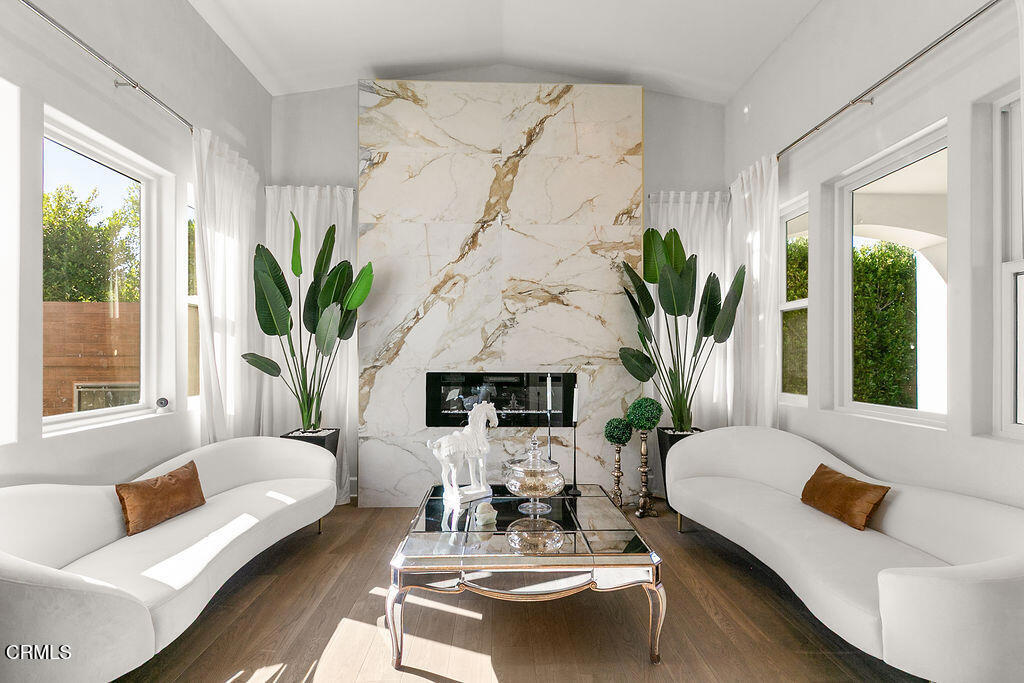 Thousand Oaks, California, 91362, United States, 4 Bedrooms Bedrooms, ,4 BathroomsBathrooms,Residential,For Sale,1997017