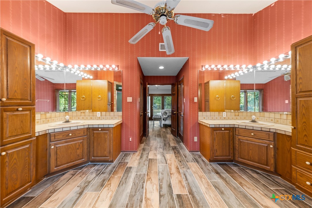 Holland, Texas, 76534, United States, 3 Bedrooms Bedrooms, ,2 BathroomsBathrooms,Residential,For Sale,1933257