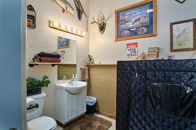 Hot Springs, South Dakota, 57747, United States, 3 Bedrooms Bedrooms, ,3 BathroomsBathrooms,Residential,For Sale,1924140