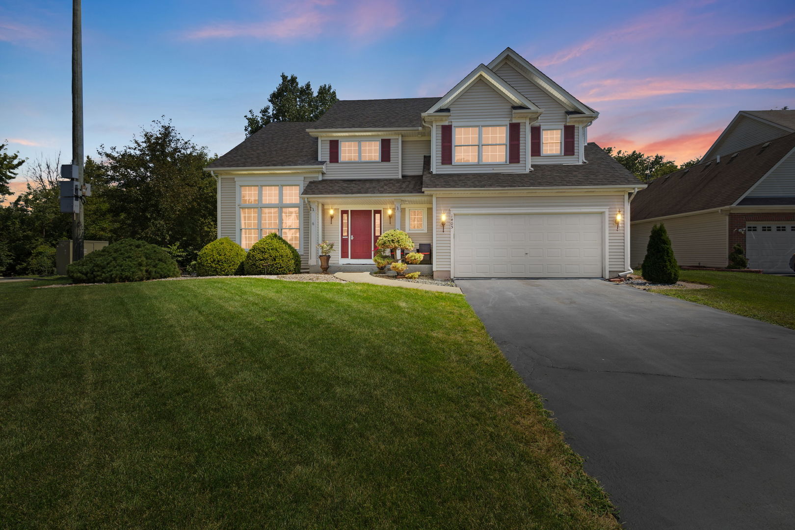 West Chicago, Illinois, 60185, United States, 4 Bedrooms Bedrooms, ,3 BathroomsBathrooms,Residential,For Sale,1918236