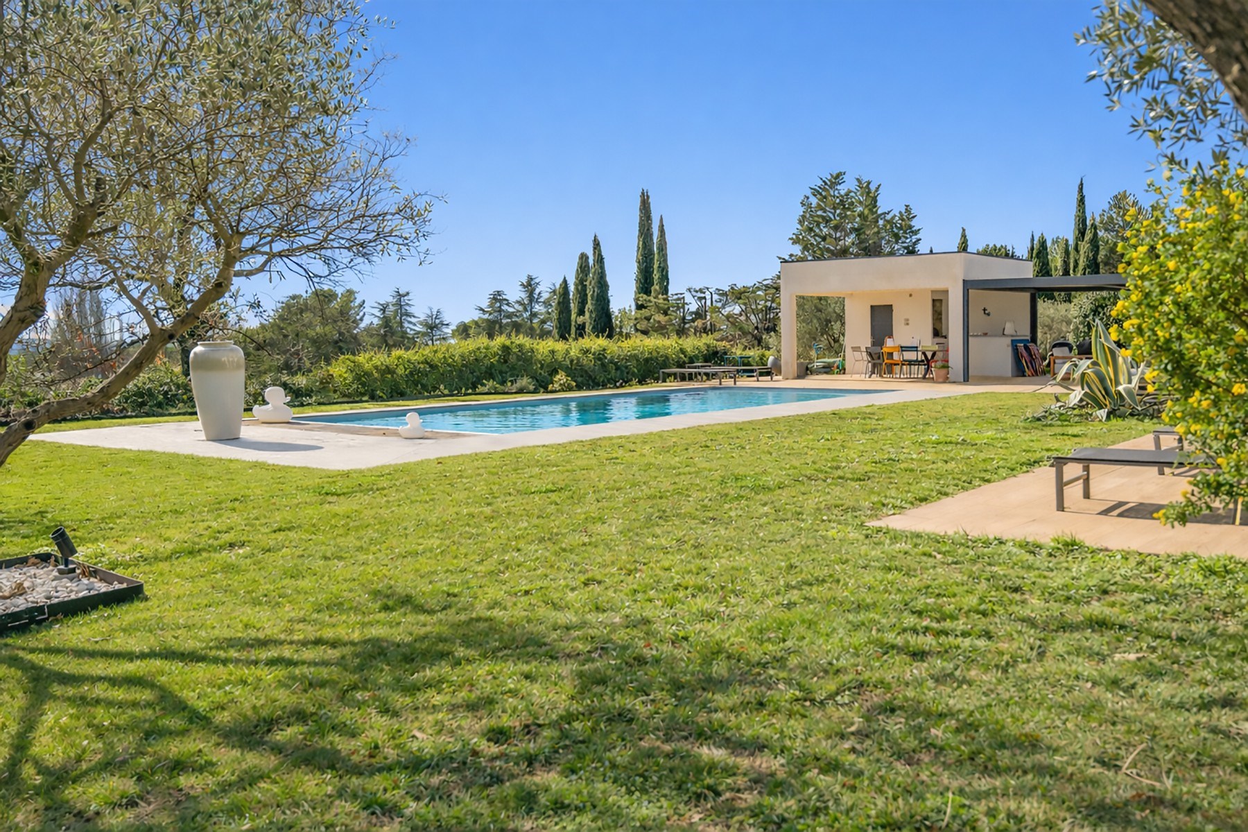  Elegant Contemporary Home of 250 m² on 4,000 m² of Grounds North of Aix-en-Prov… - 物件實景