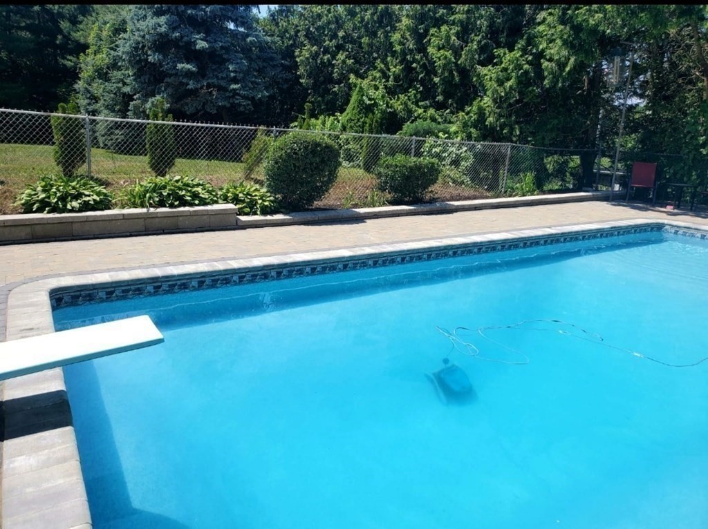 Milton, Massachusetts, 02186, United States, 3 Bedrooms Bedrooms, ,2 BathroomsBathrooms,Residential,For Sale,1921891