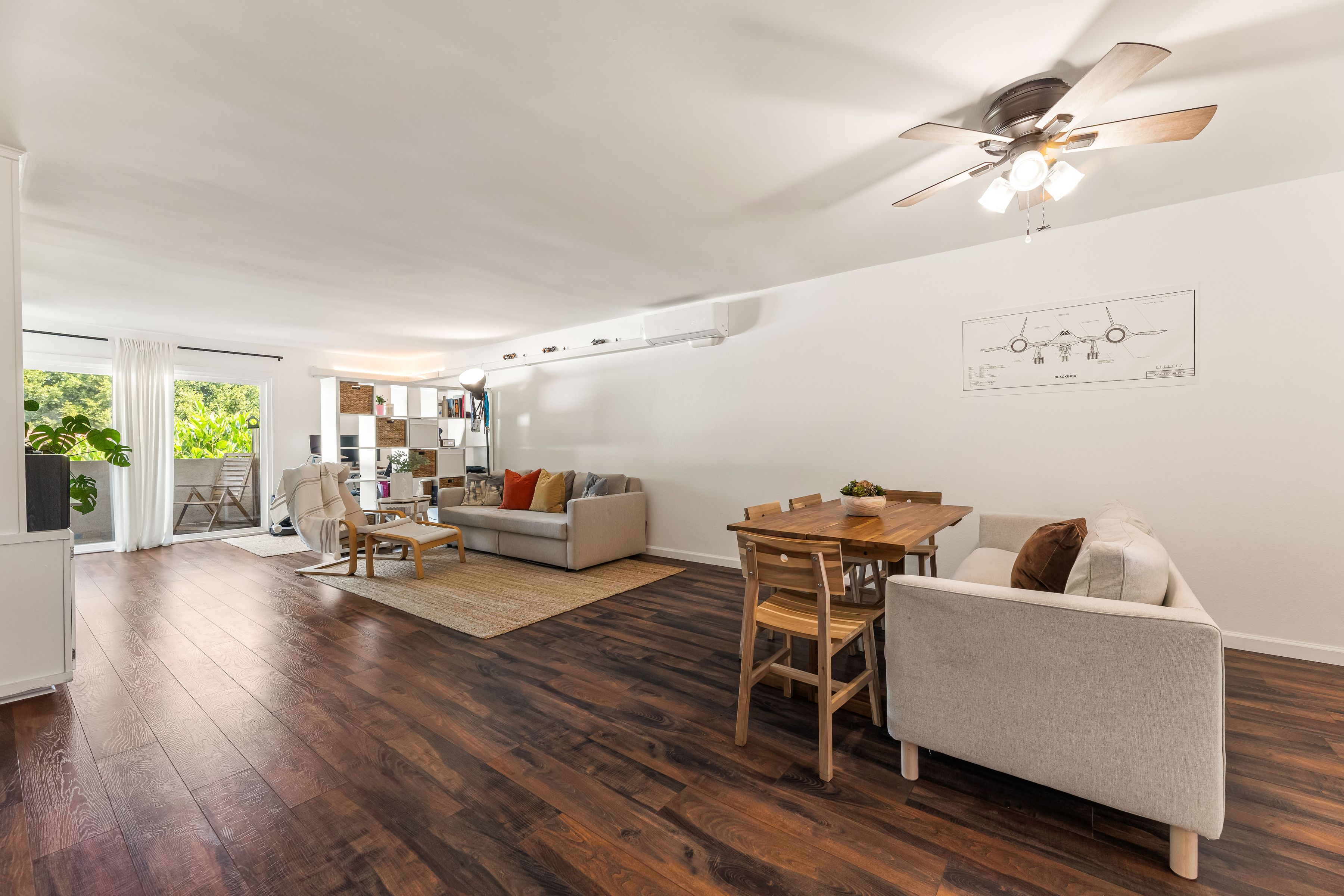  2320 S Bentley Ave - 物件實景