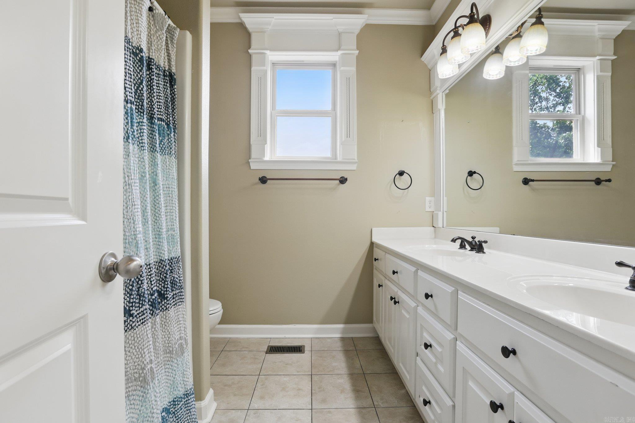 Little Rock, Arkansas, 72211, United States, 4 Bedrooms Bedrooms, ,4 BathroomsBathrooms,Residential,For Sale,1950270